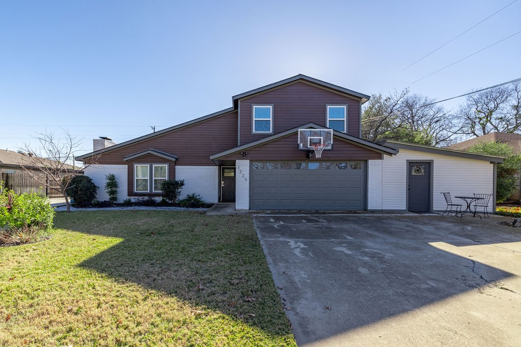 1225 Mockingbird Drive