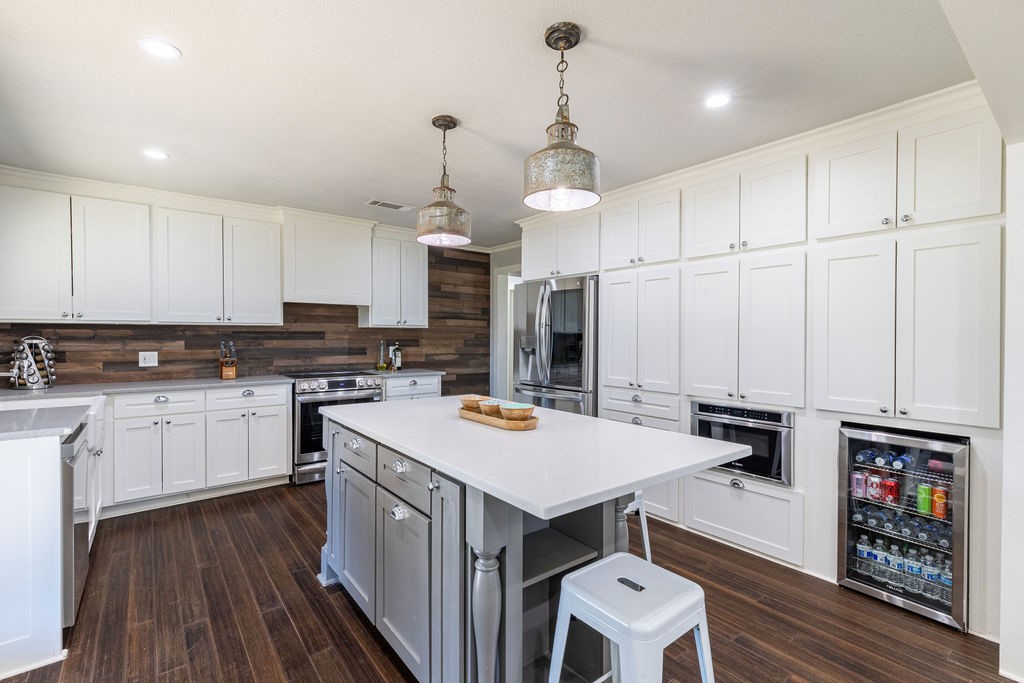 1225 Mockingbird Drive
