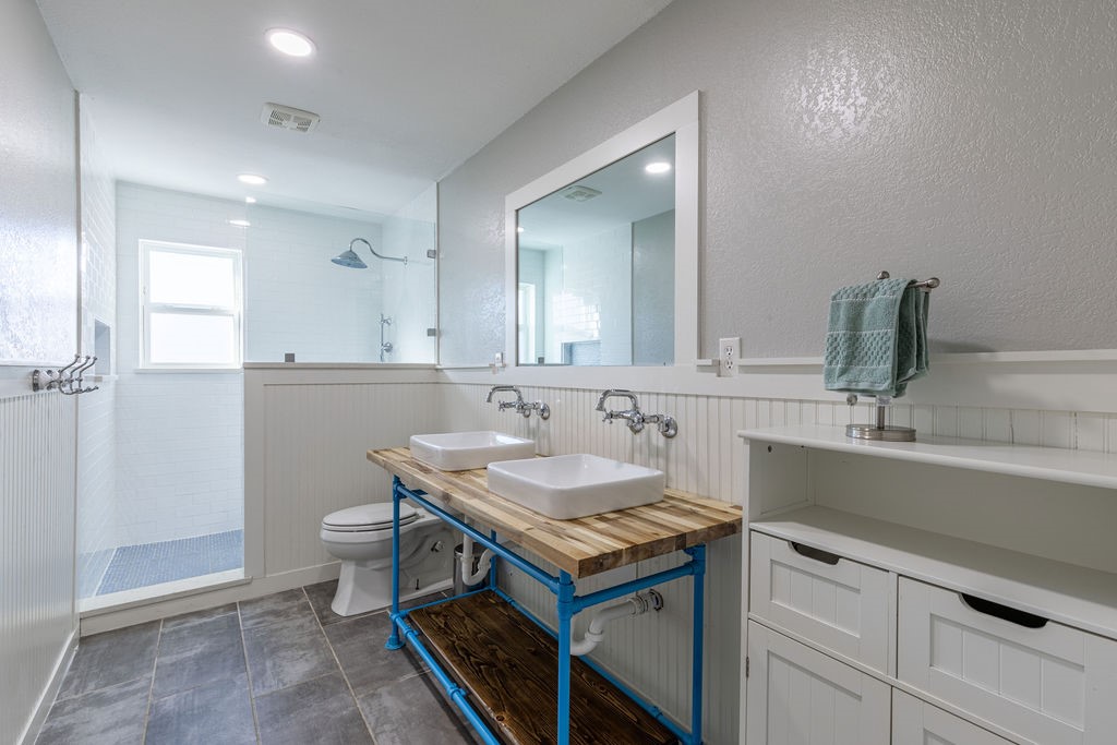 1225 Mockingbird Drive