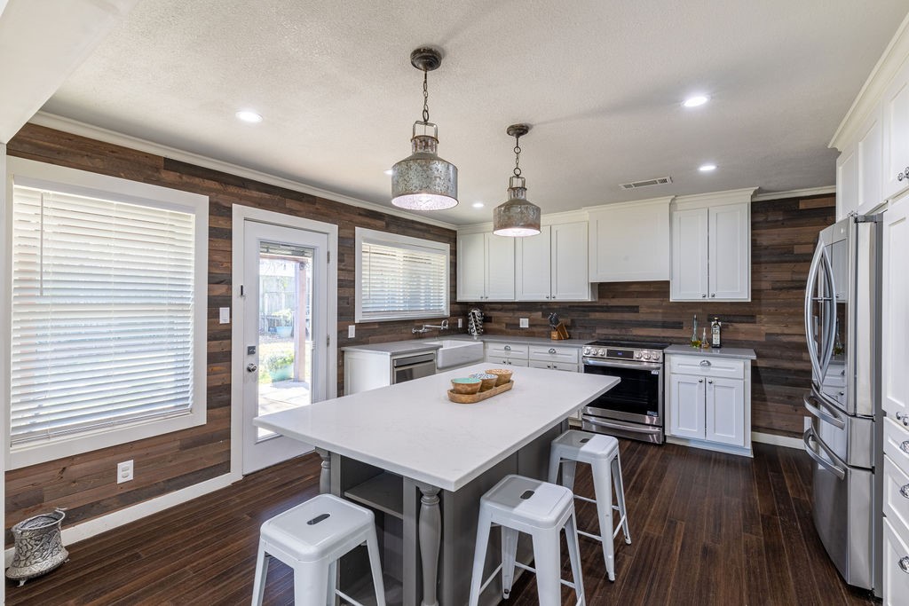 1225 Mockingbird Drive