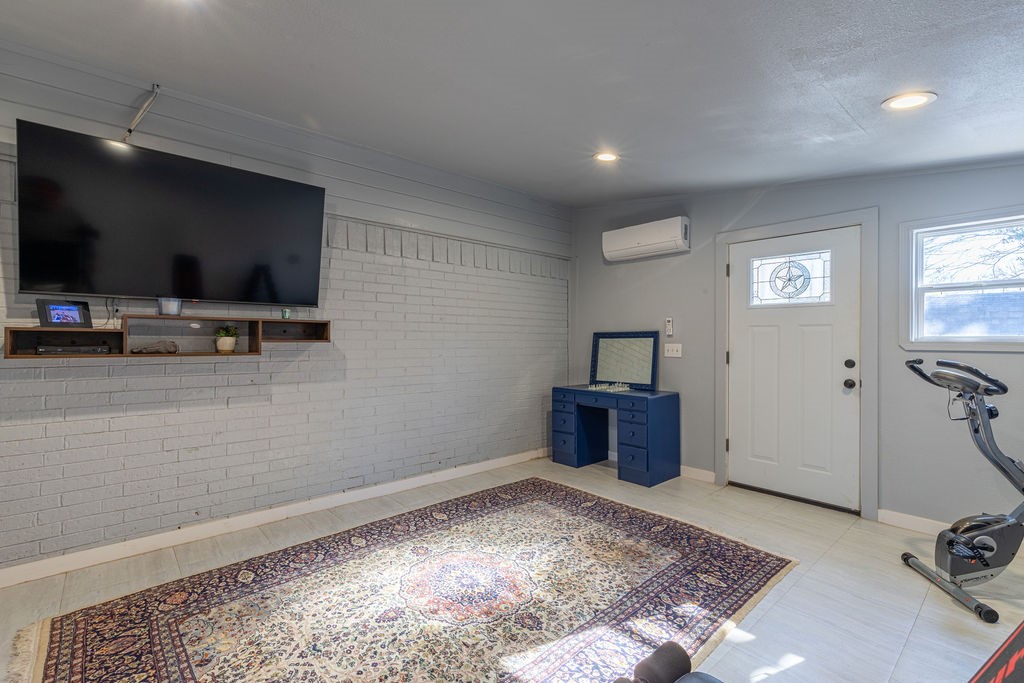 1225 Mockingbird Drive