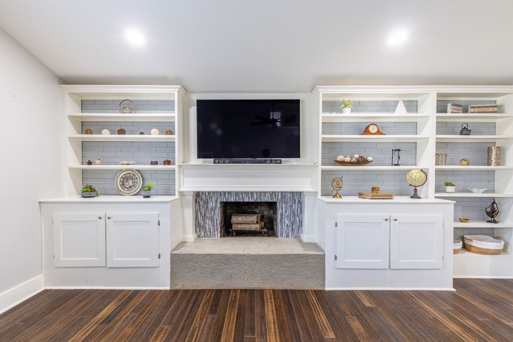 1225 Mockingbird Drive