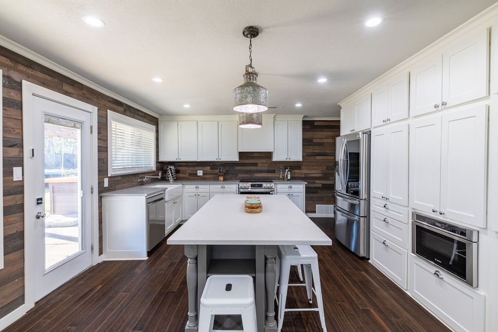 1225 Mockingbird Drive