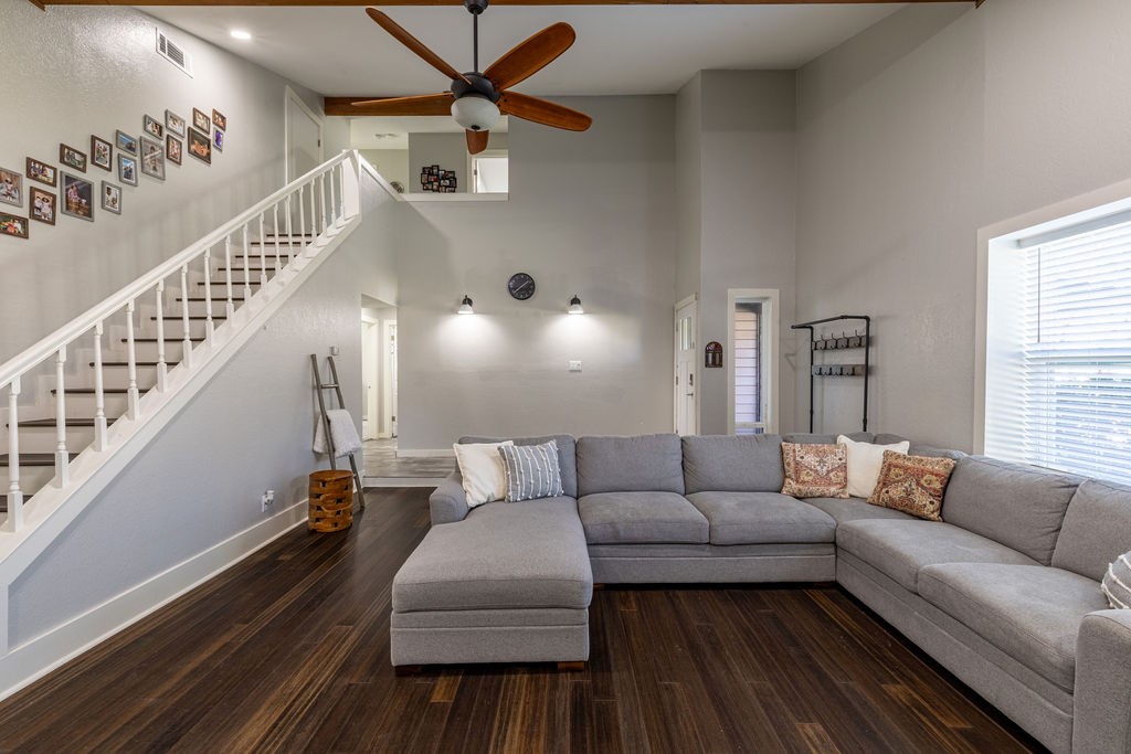 1225 Mockingbird Drive