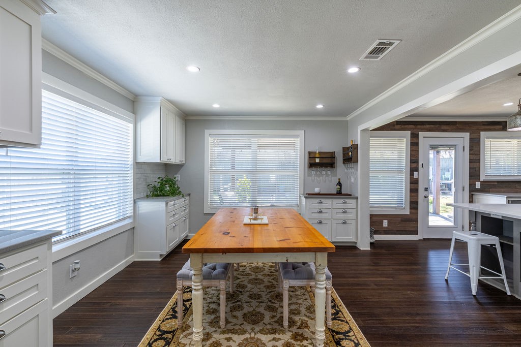 1225 Mockingbird Drive