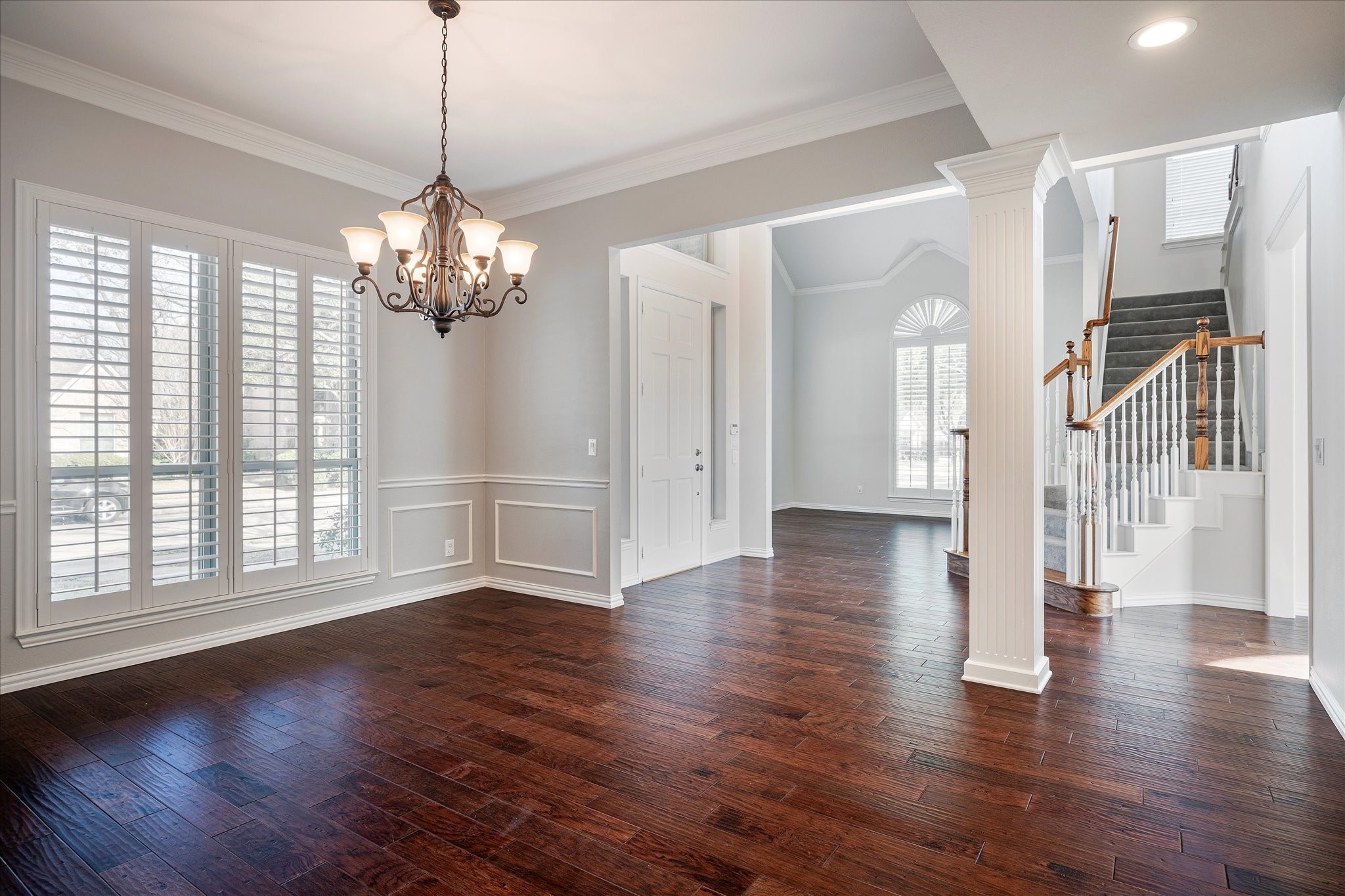 1037 Creek Crossing