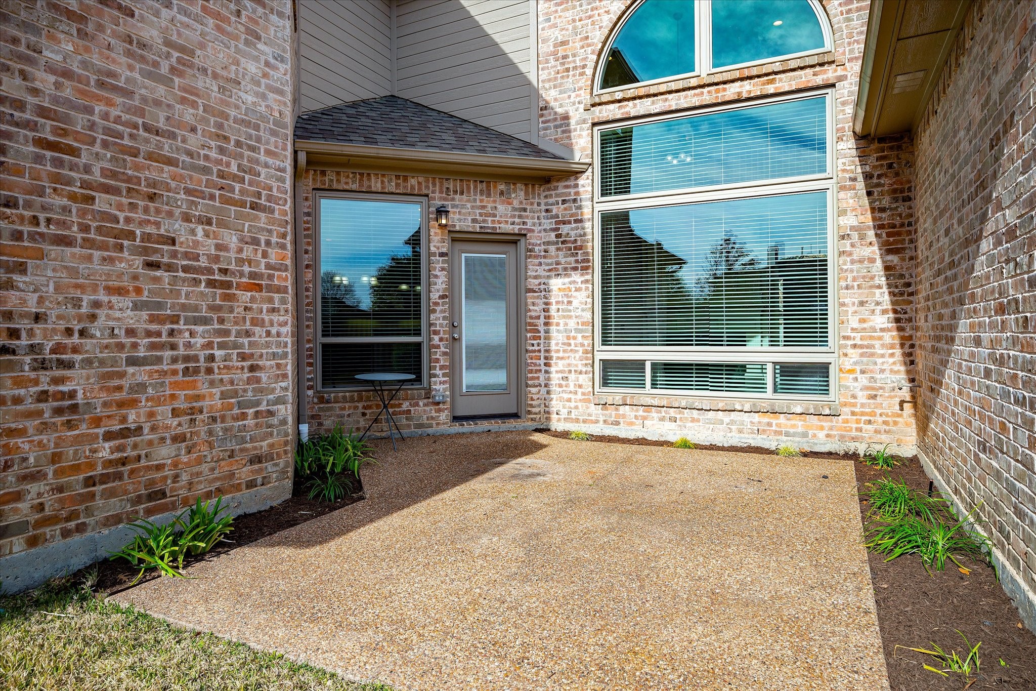 1037 Creek Crossing