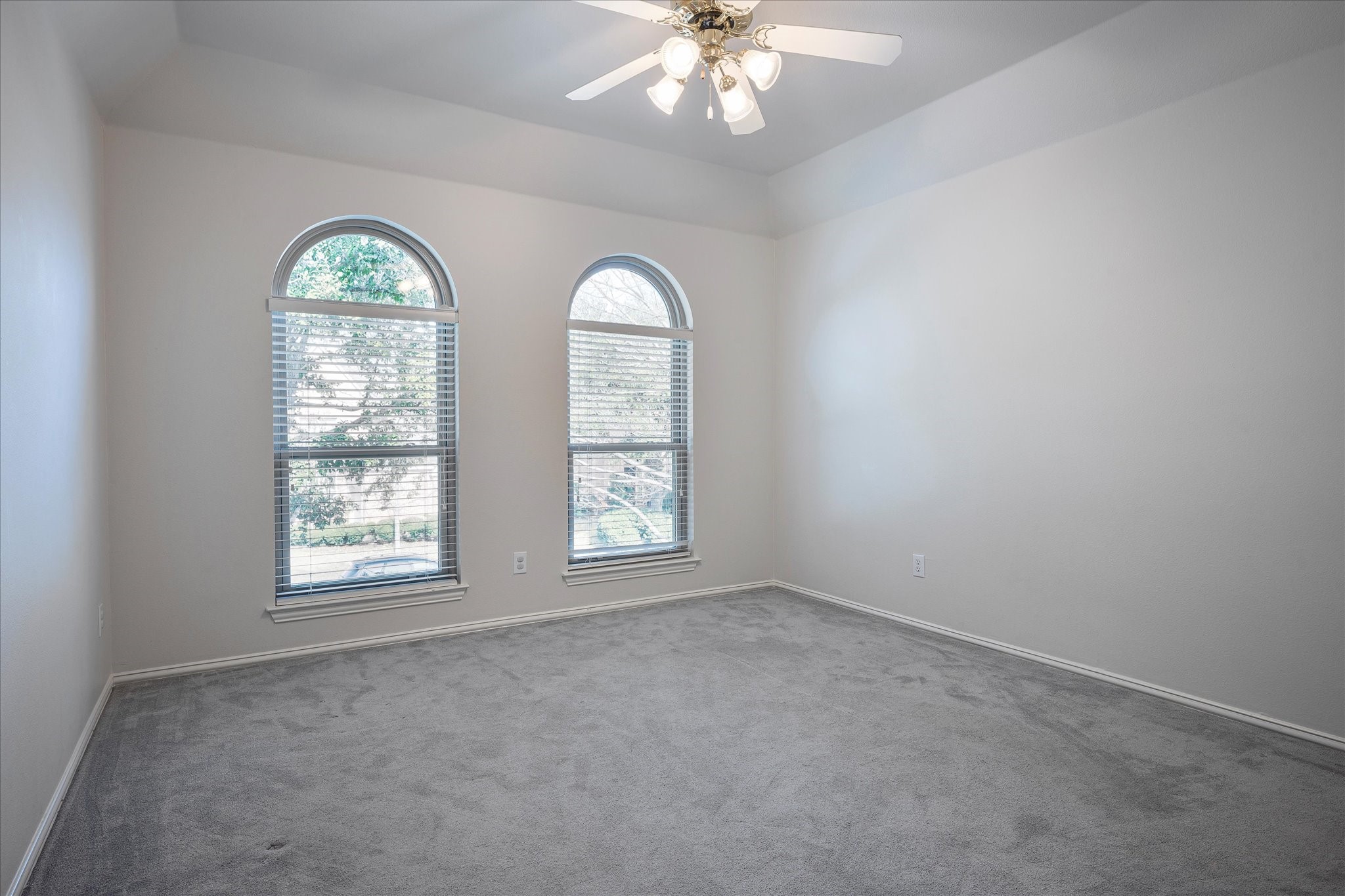 1037 Creek Crossing