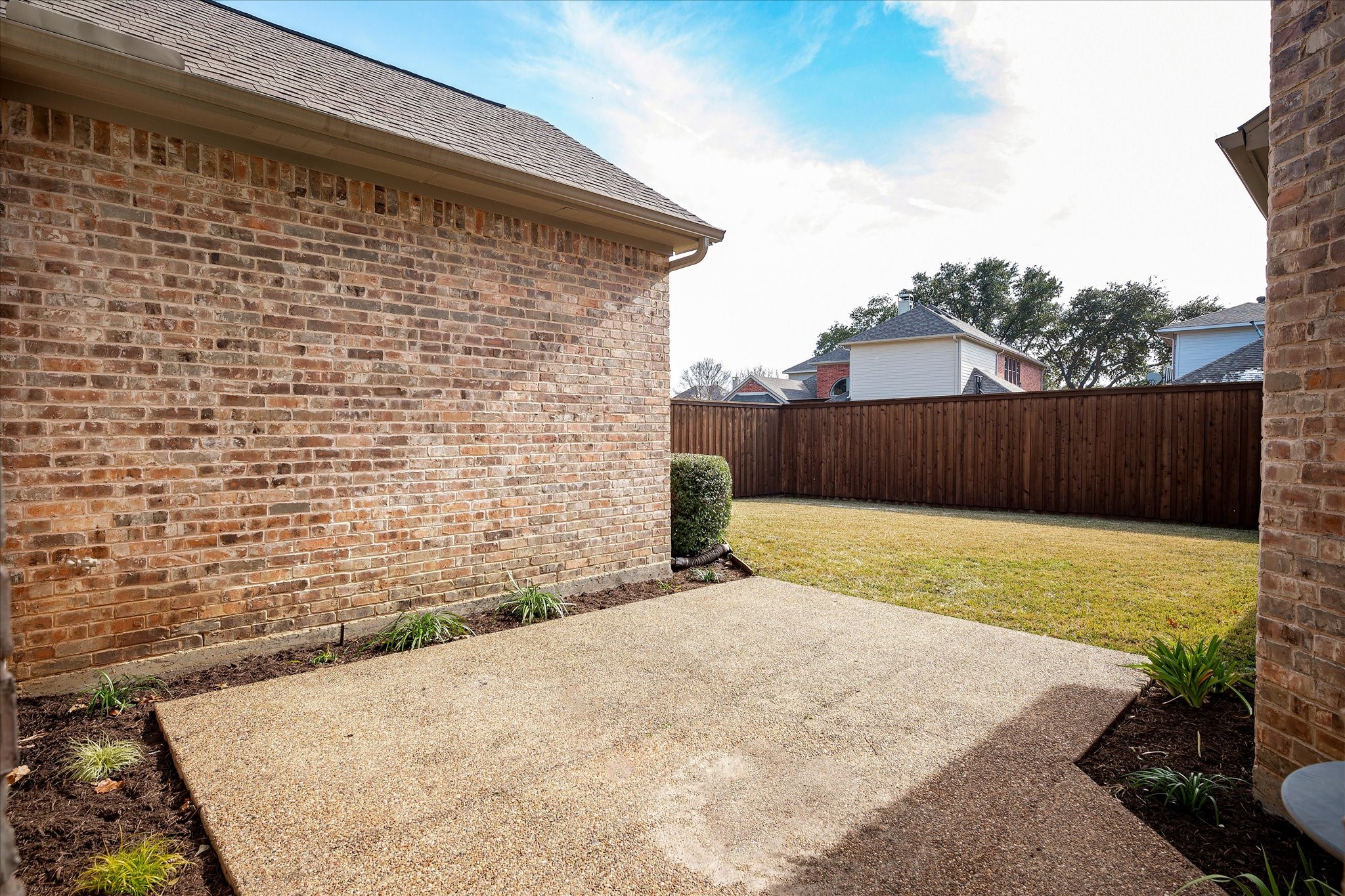 1037 Creek Crossing