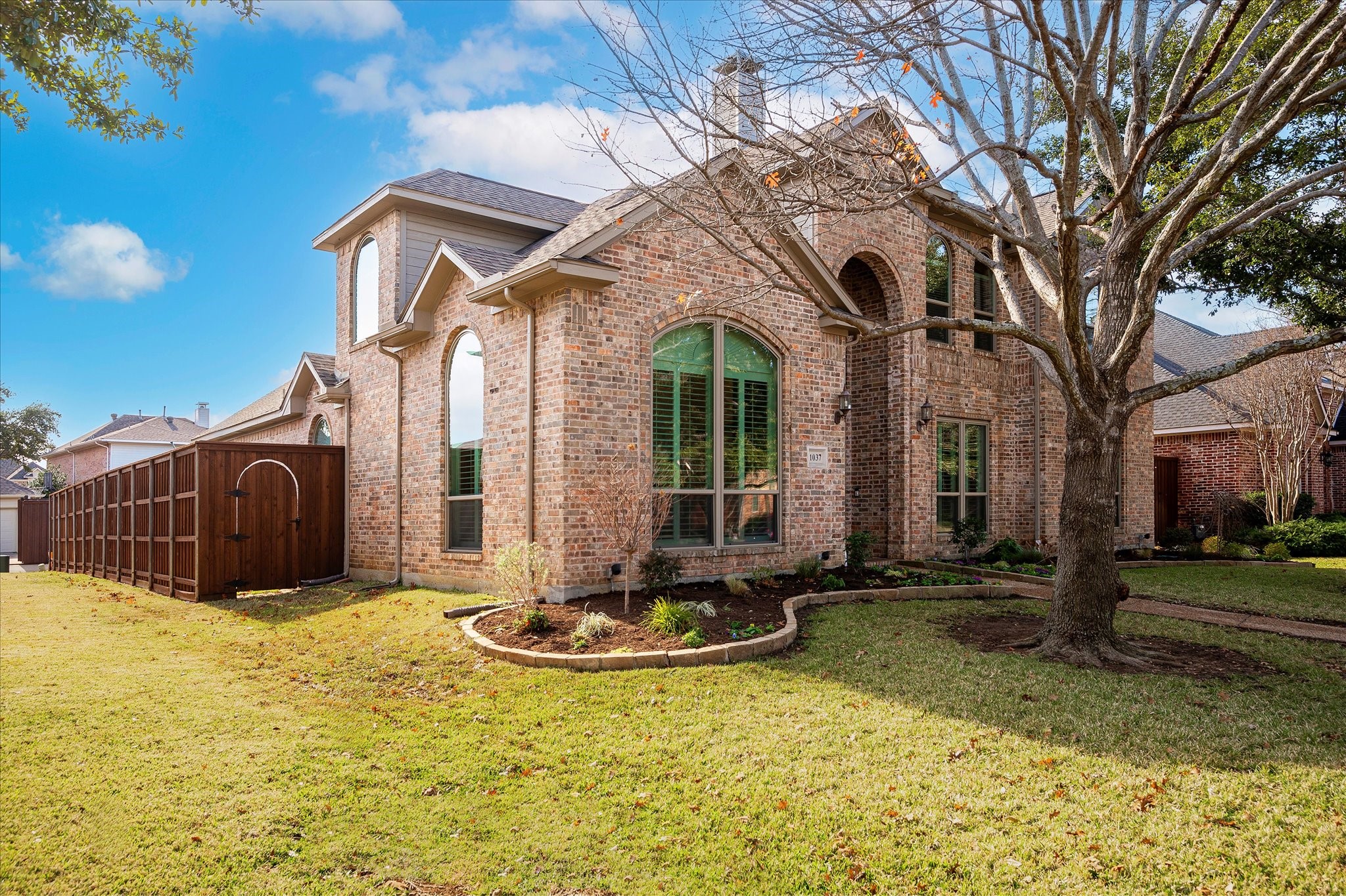 1037 Creek Crossing
