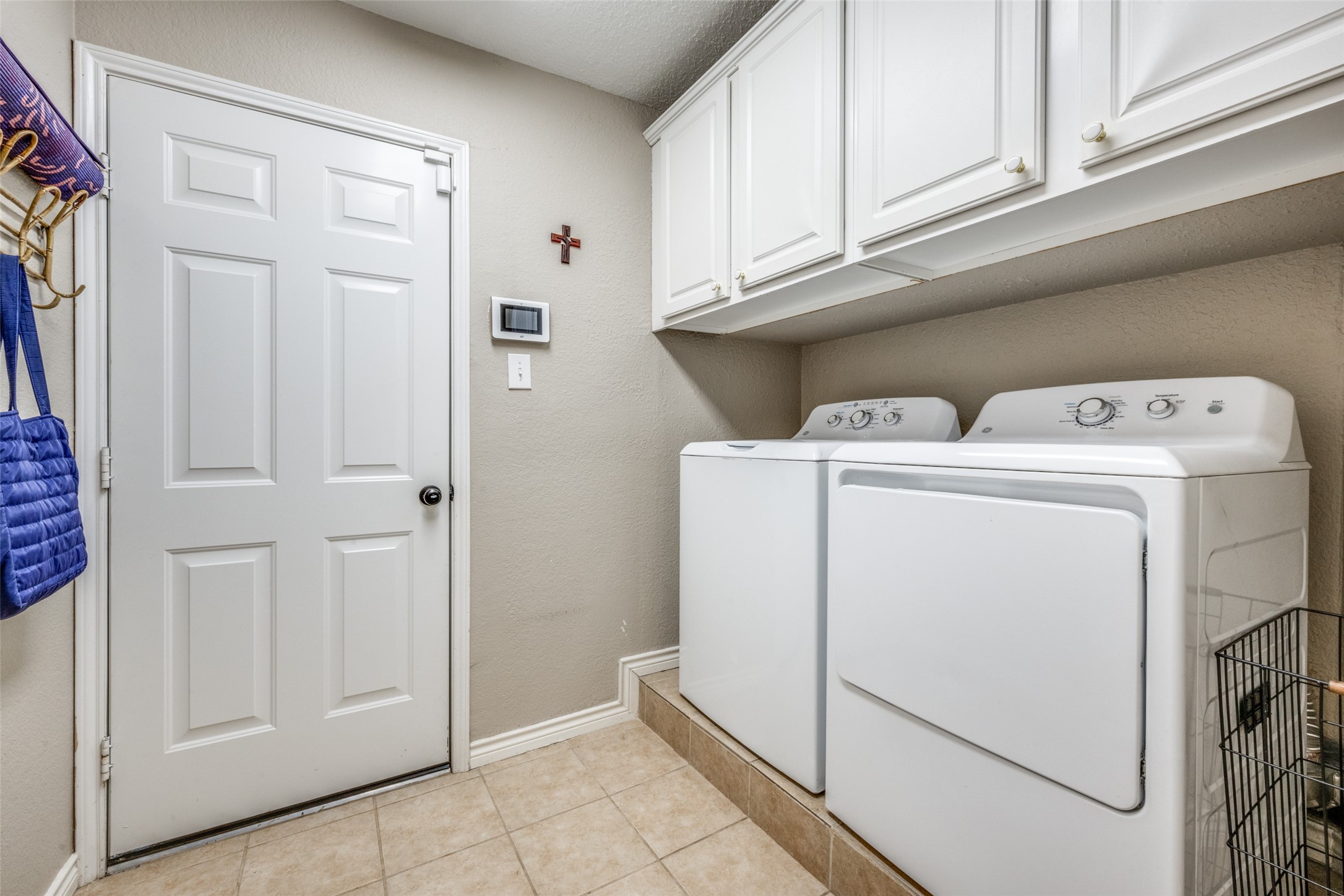 1605 Shadow Crest Drive