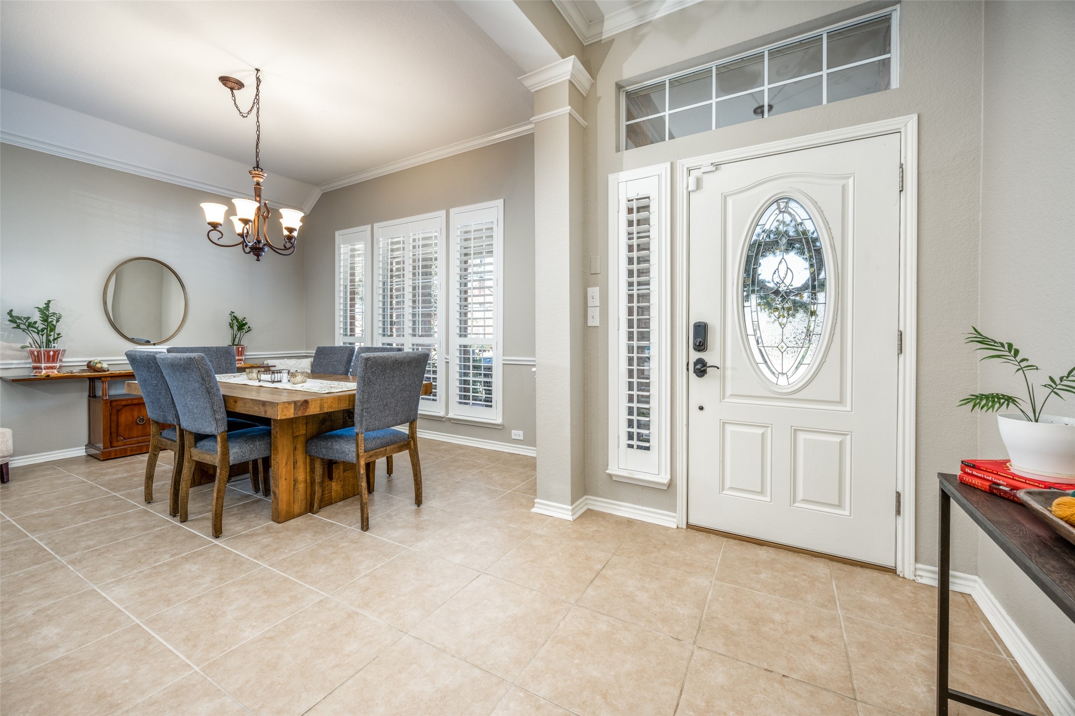 1605 Shadow Crest Drive