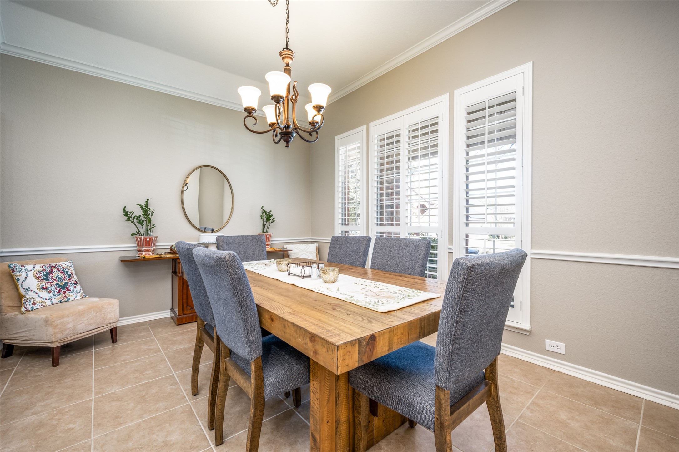 1605 Shadow Crest Drive