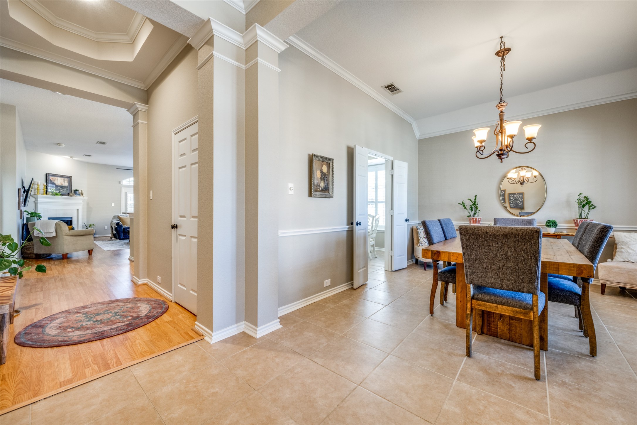 1605 Shadow Crest Drive
