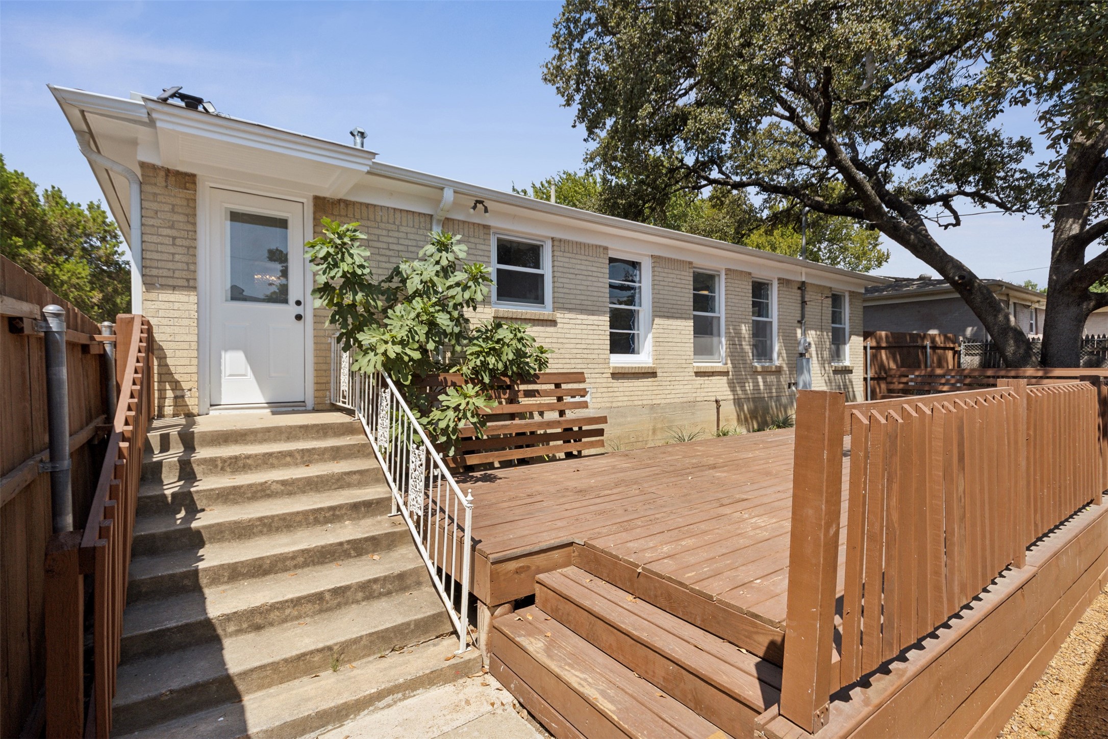 1613 Elizabeth Boulevard