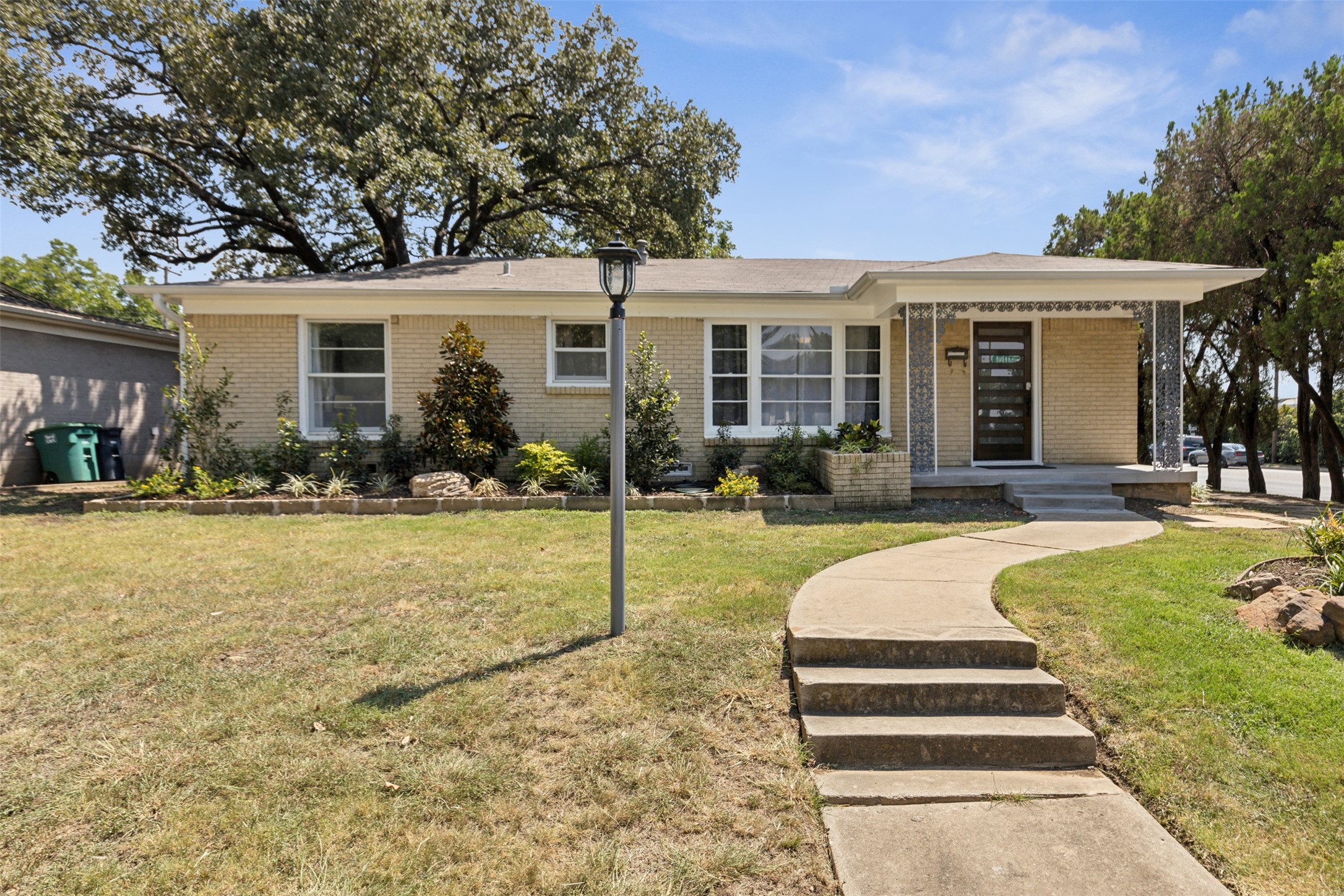 1613 Elizabeth Boulevard