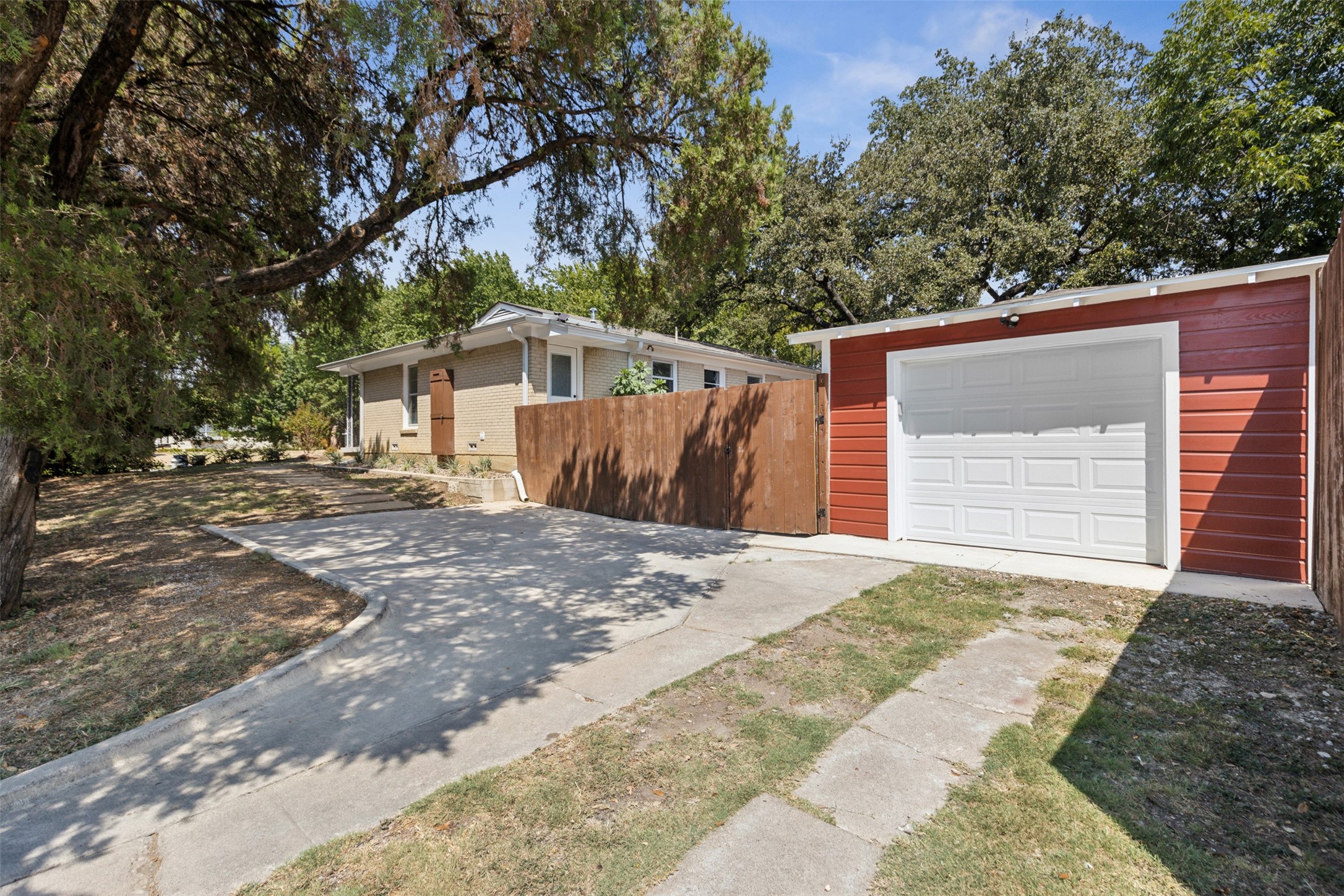 1613 Elizabeth Boulevard