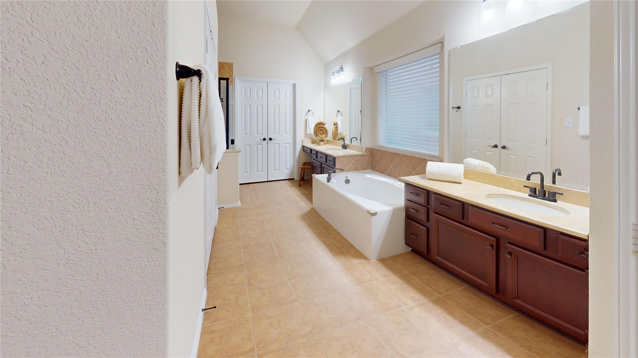2420 Alta Vista Drive