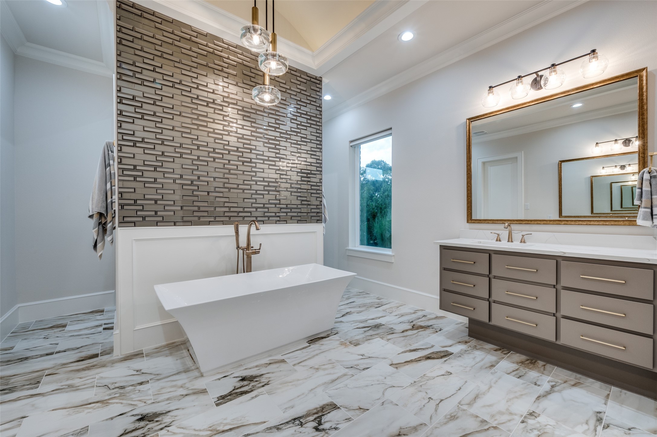2110 HONEY Lane