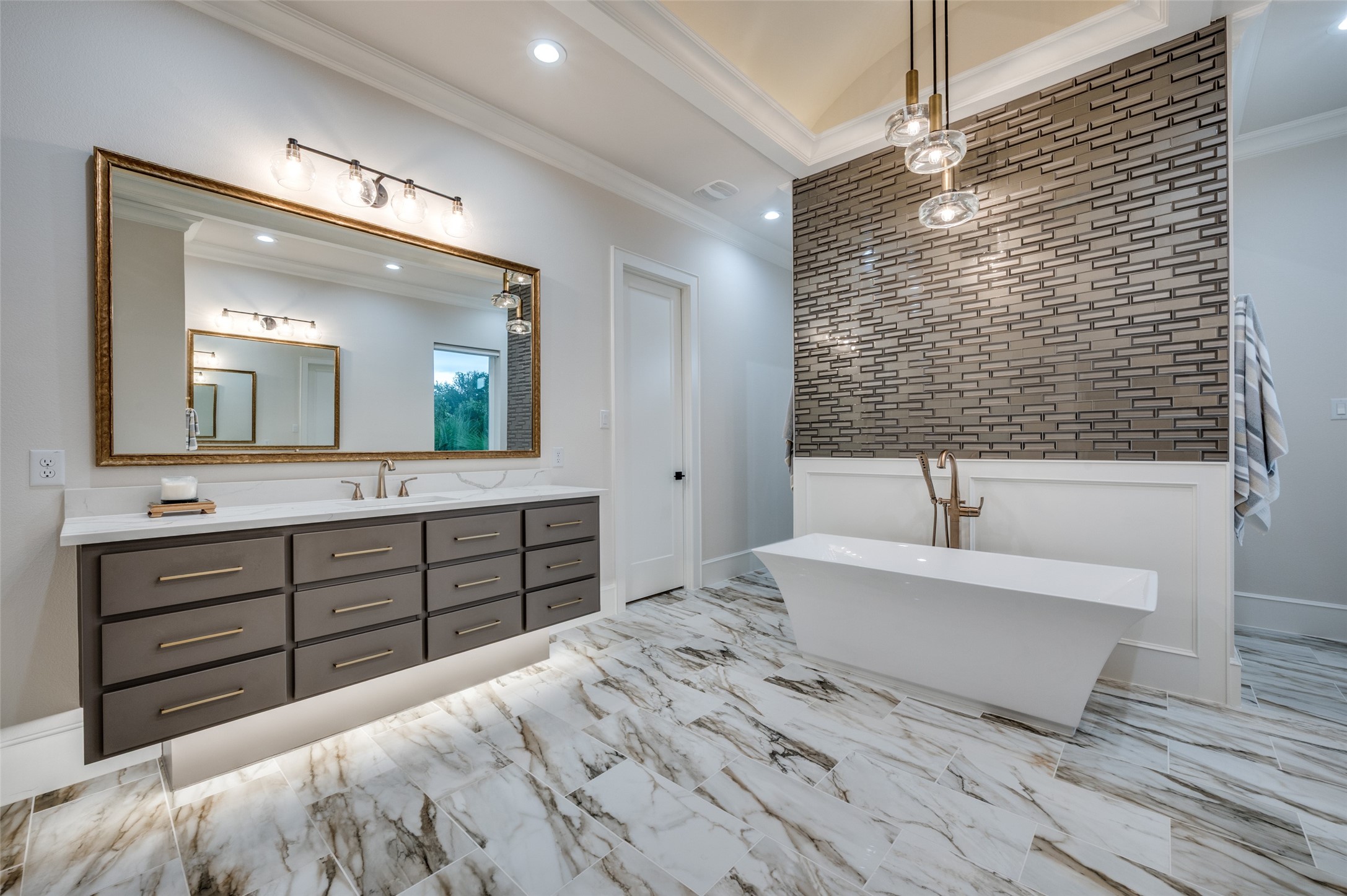 2110 HONEY Lane