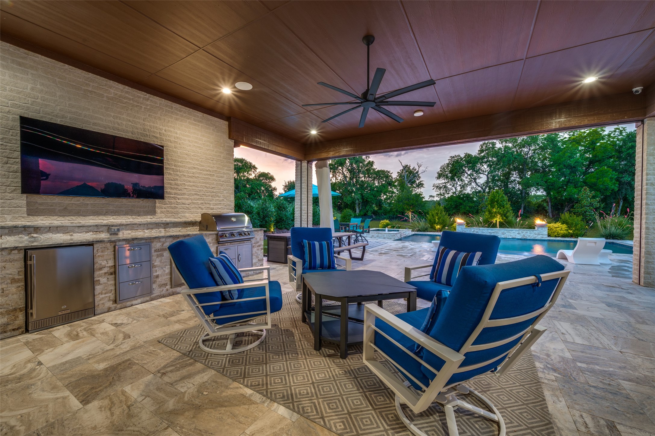 2110 HONEY Lane