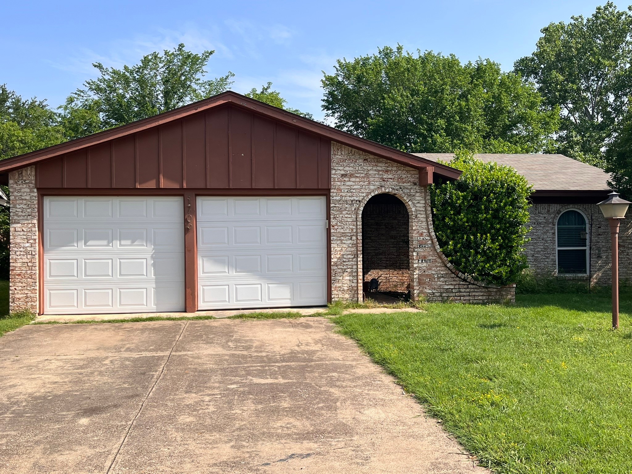 1709 Oak Tree Drive