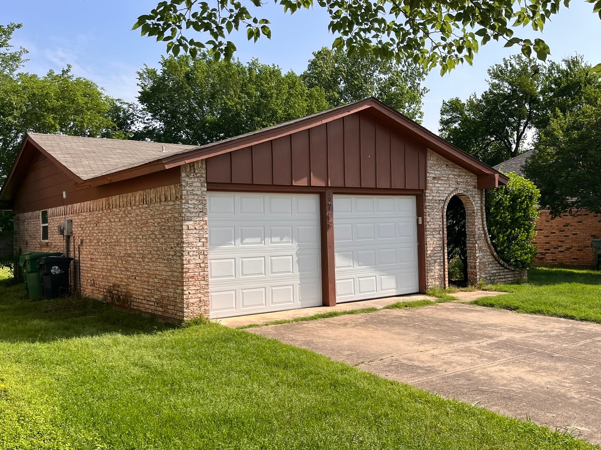 1709 Oak Tree Drive