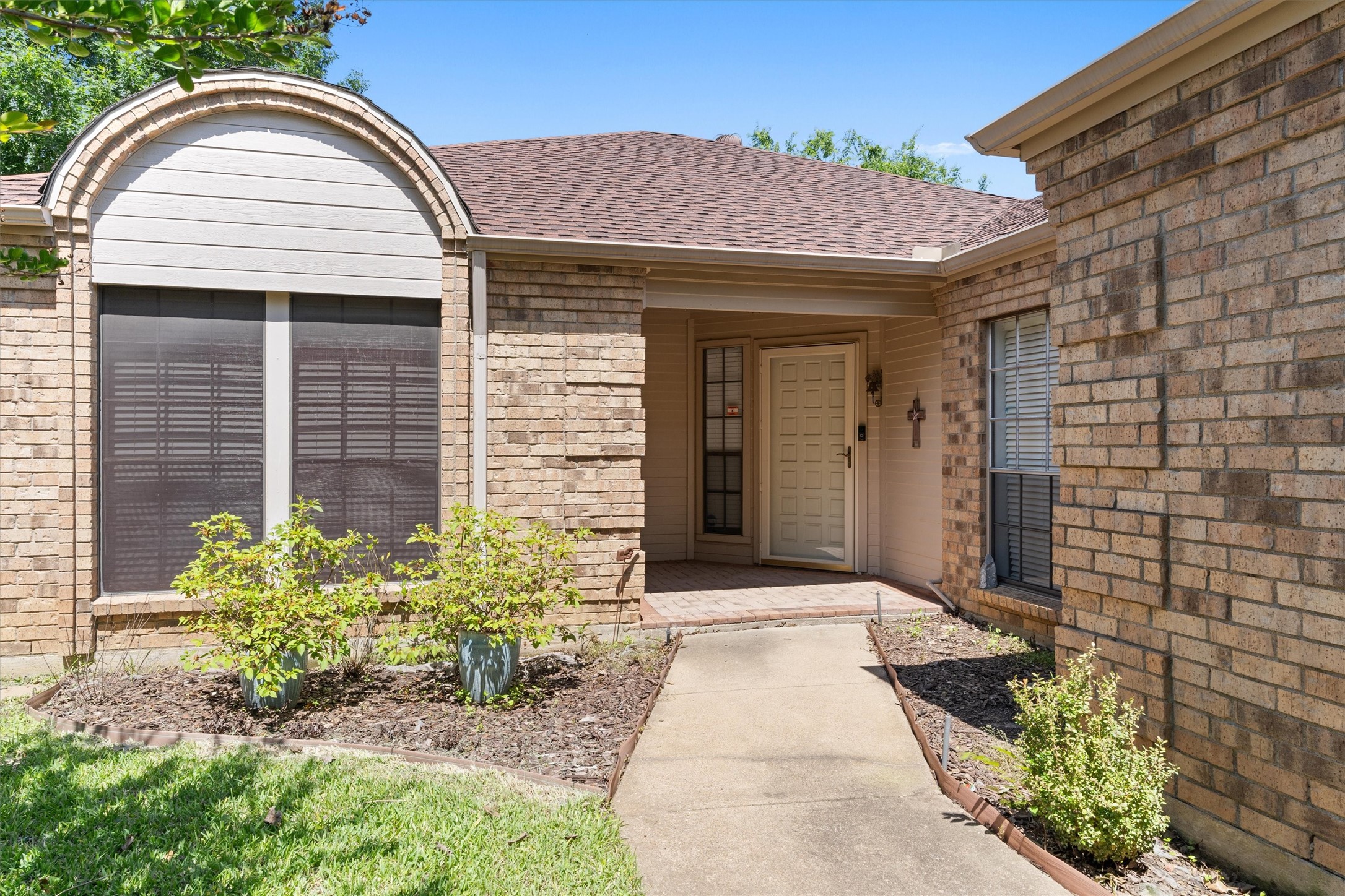 3410 Country Club Place