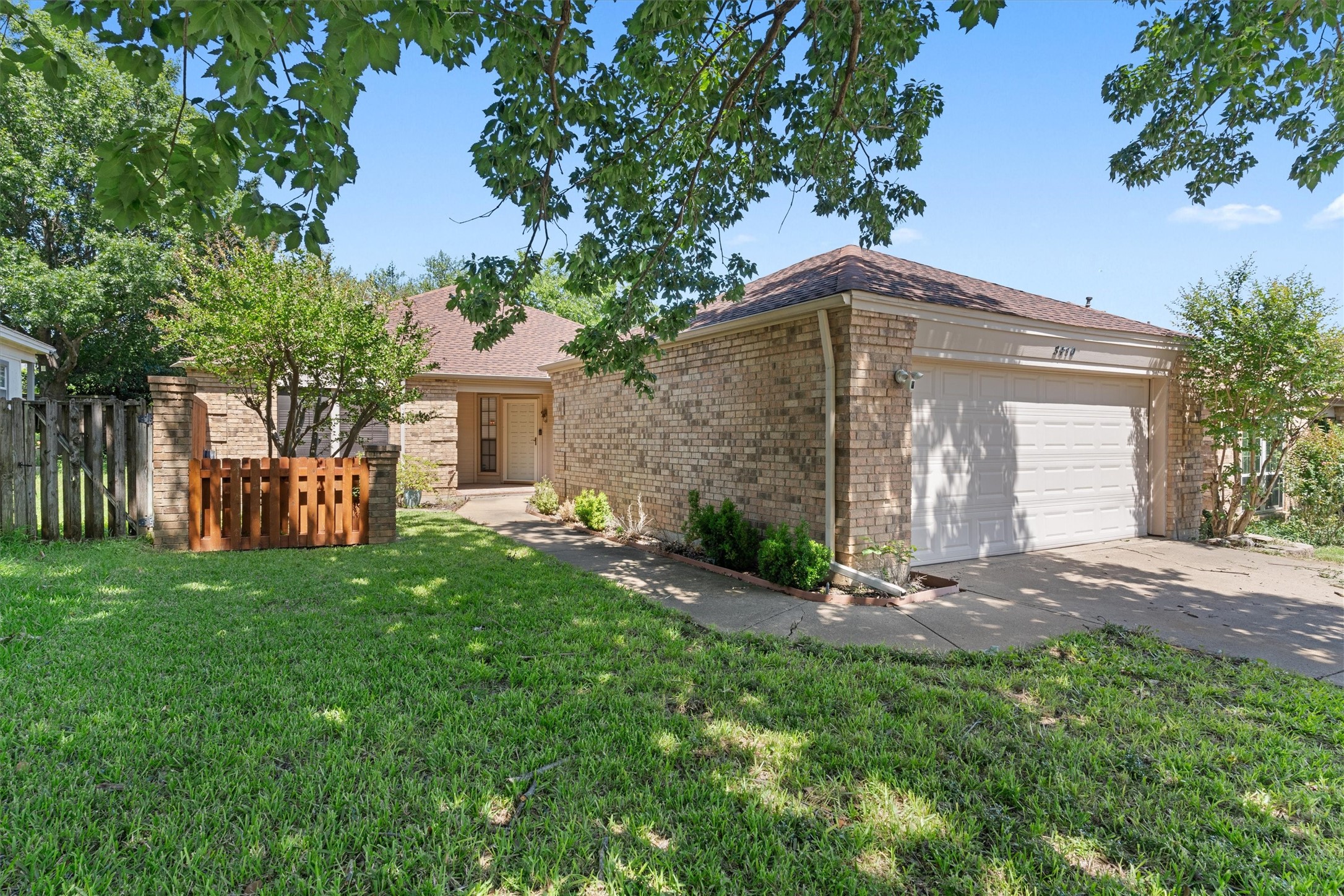 3410 Country Club Place
