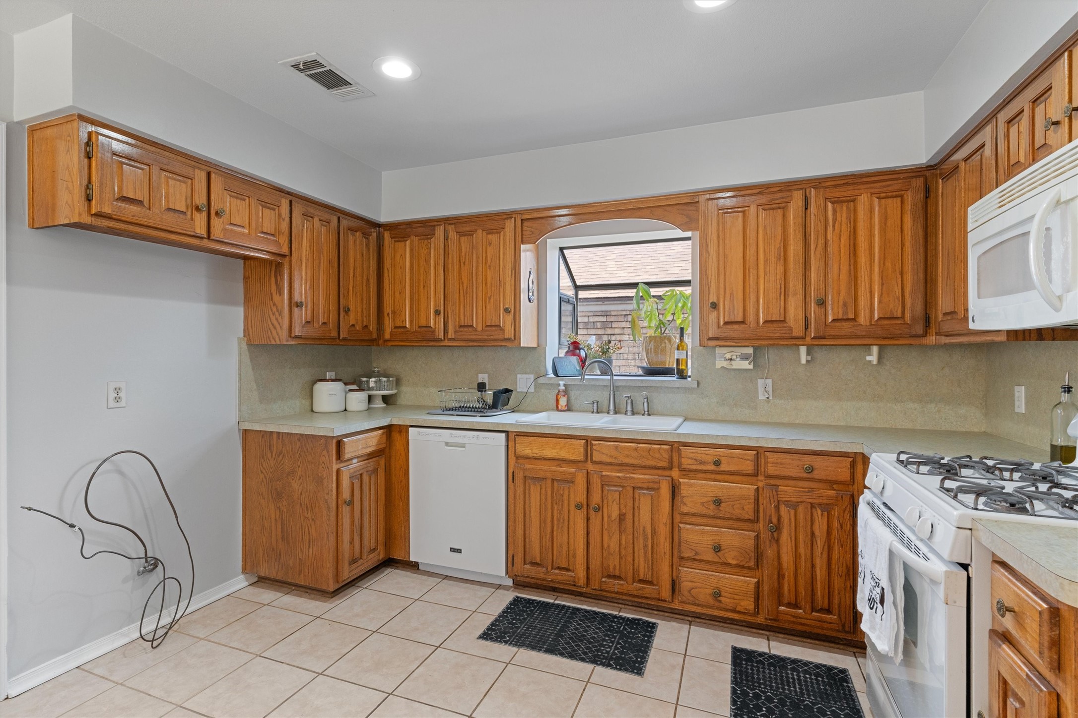 3410 Country Club Place