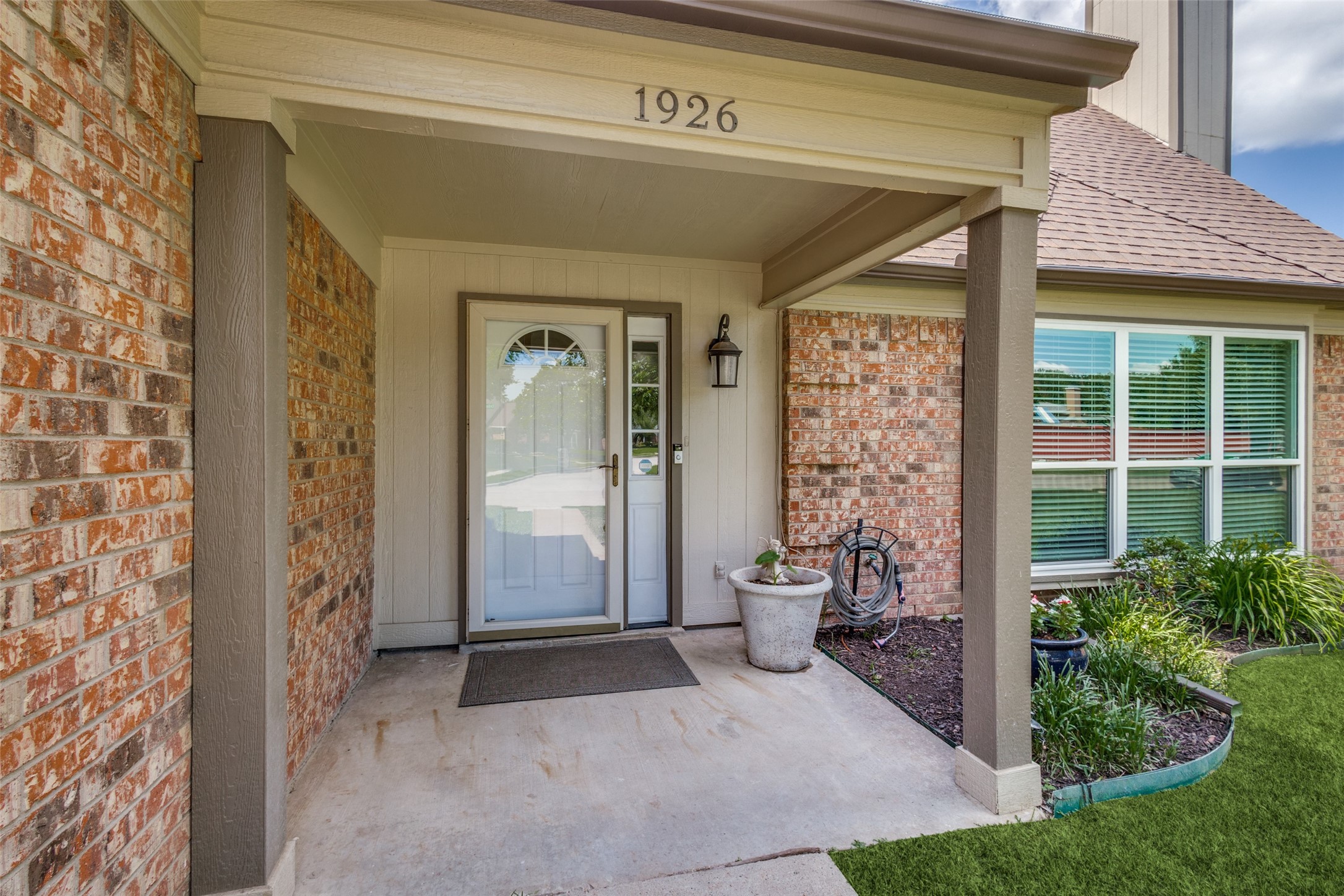 1926 Cedar Ridge Drive