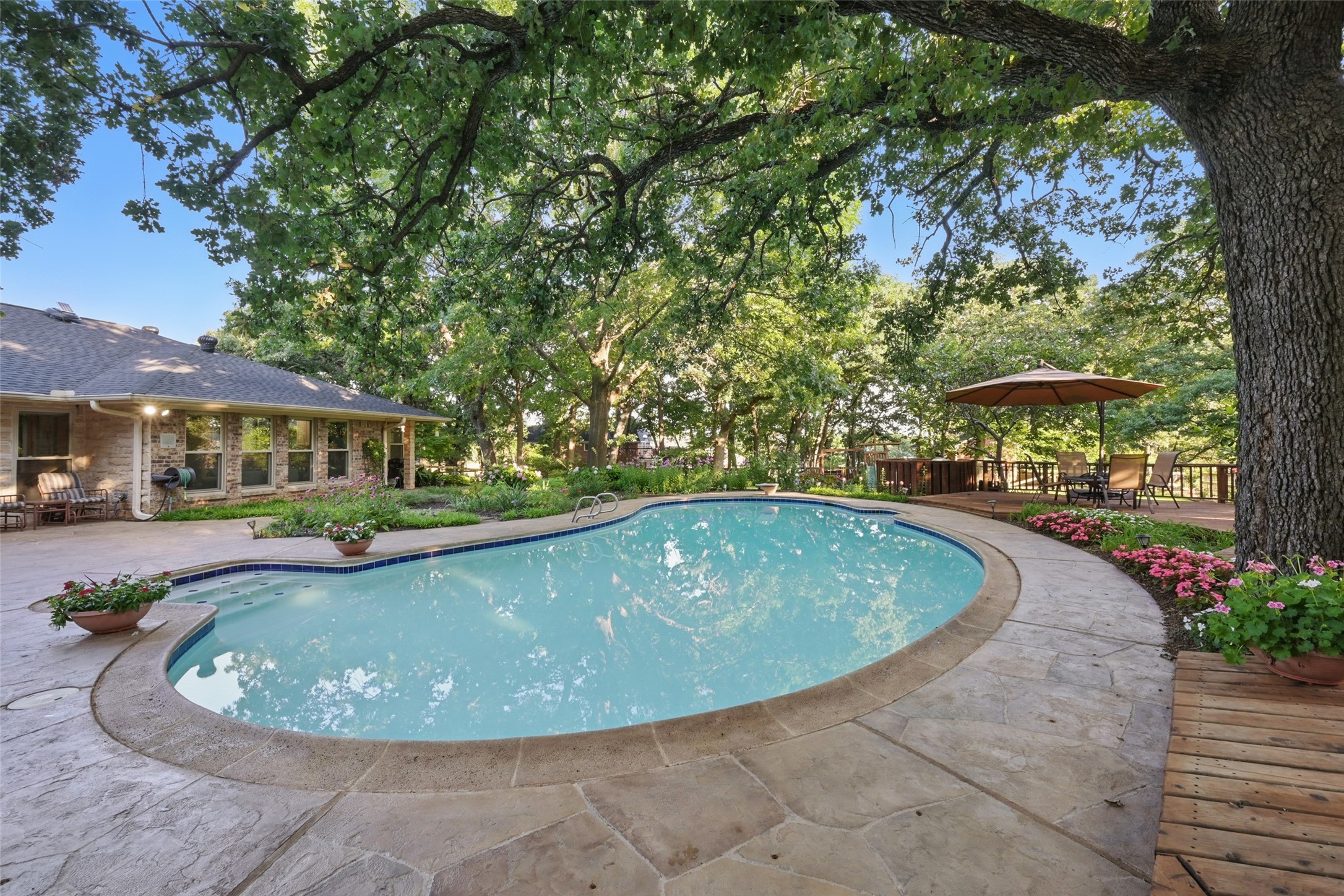 120 Hollow Oak Court