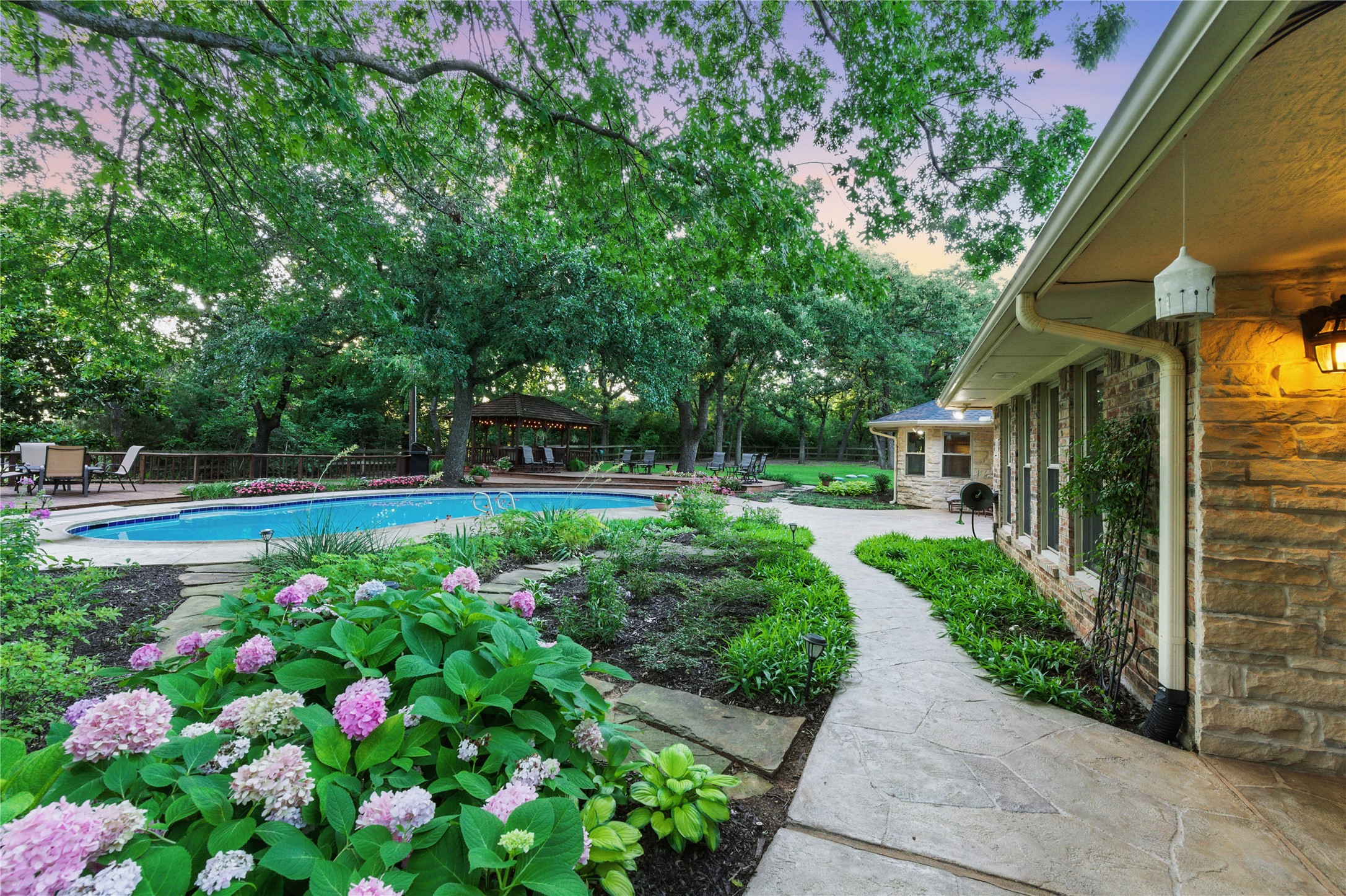 120 Hollow Oak Court