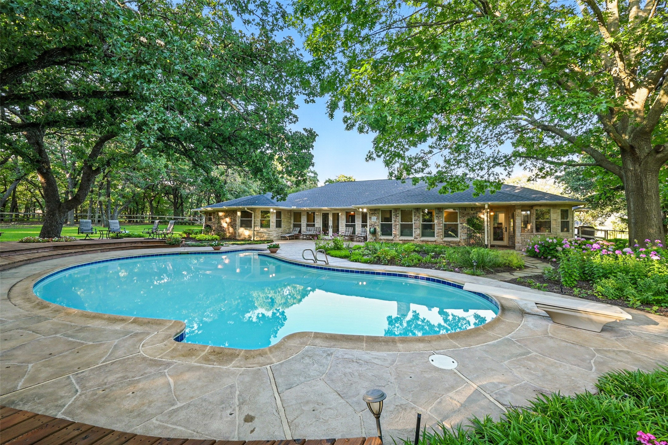 120 Hollow Oak Court