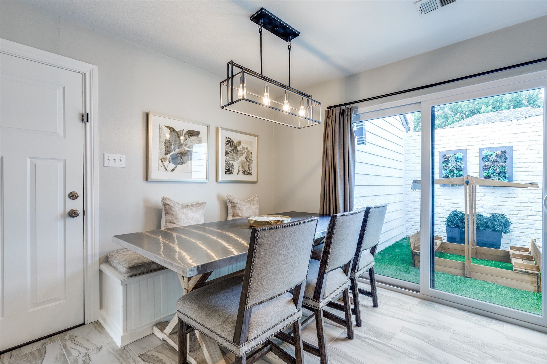 7301 Highland Glen Trail