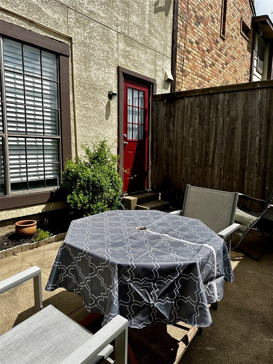 4000 Rawlins Street 101