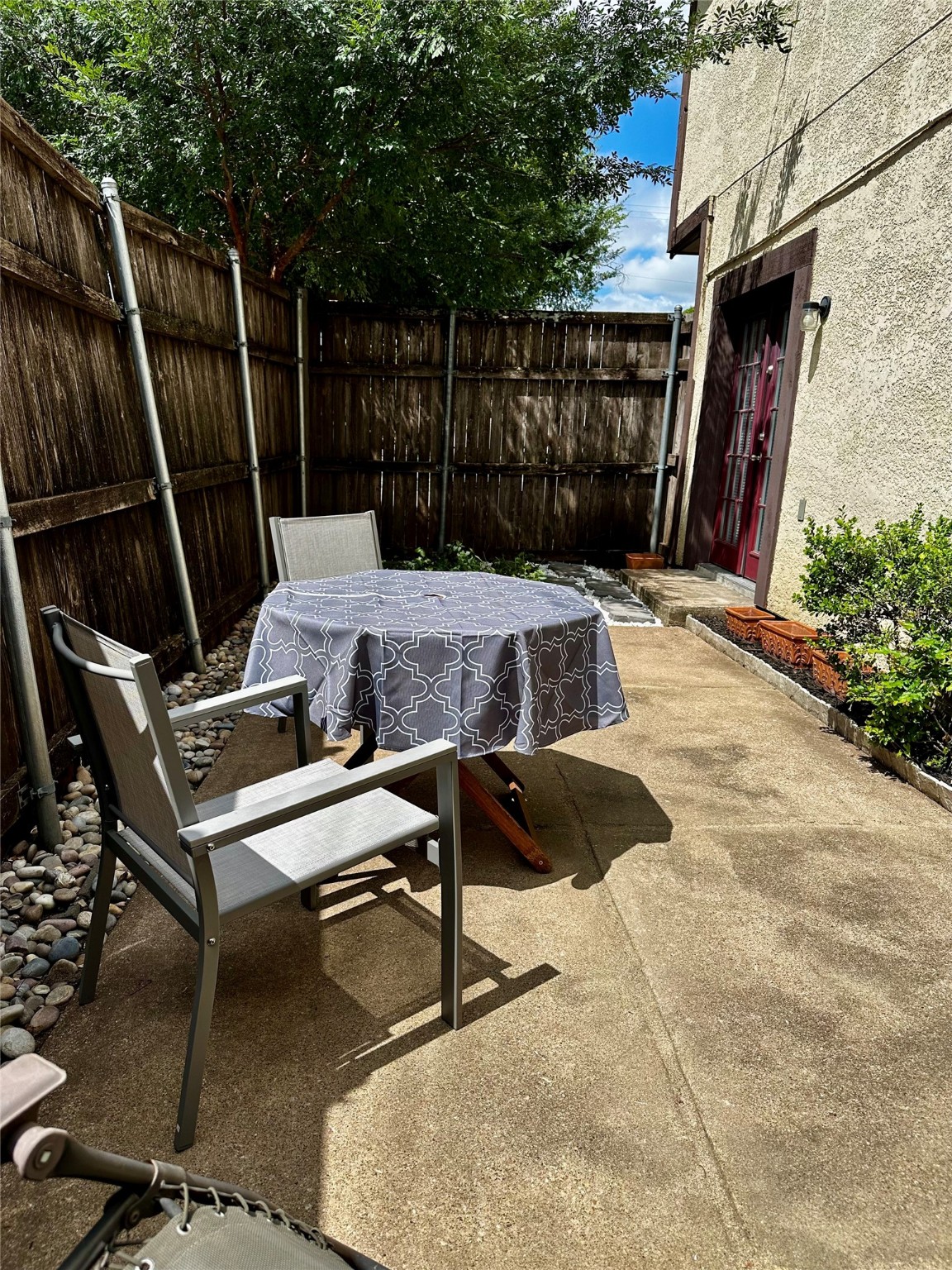 4000 Rawlins Street 101