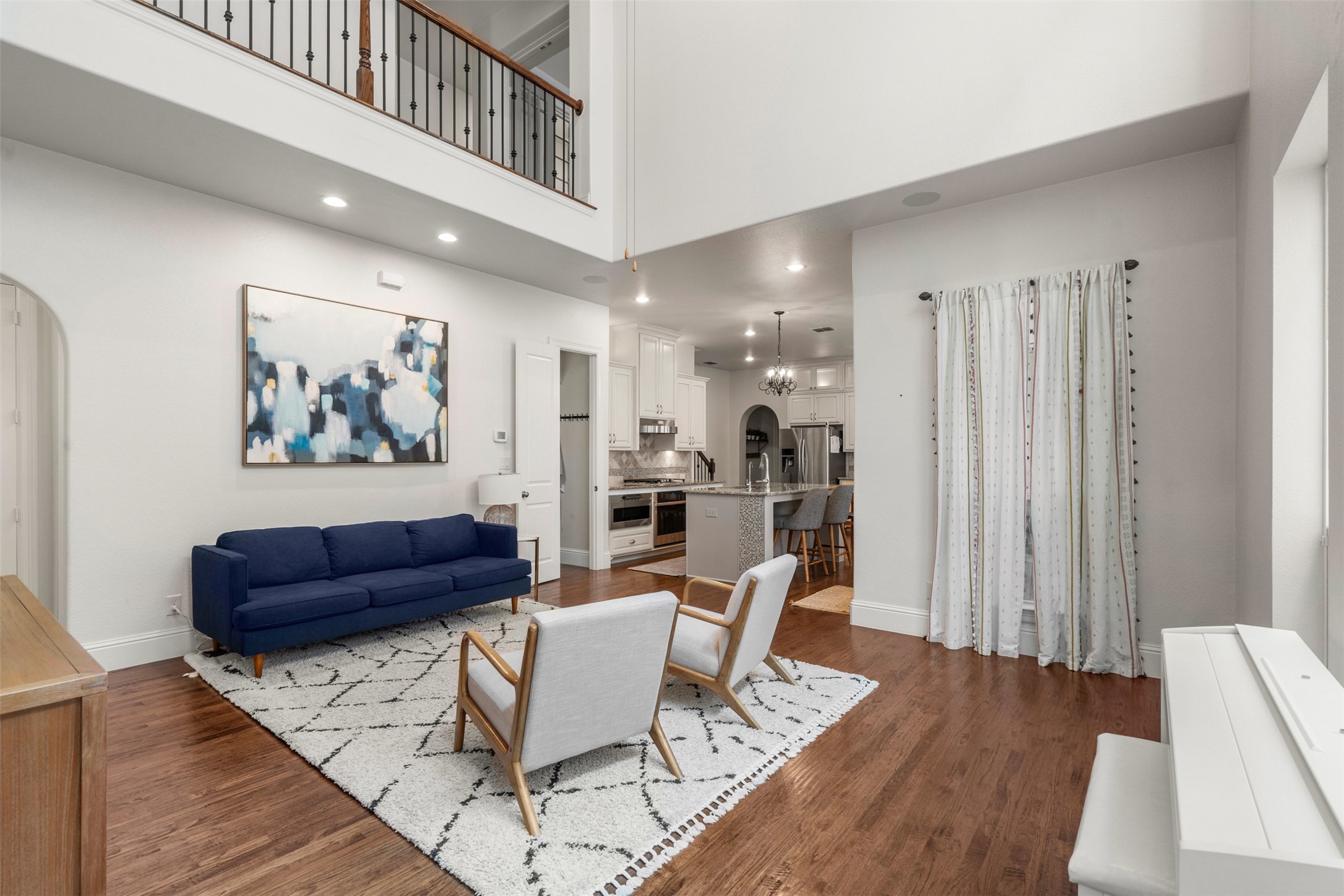 437 Travis Street