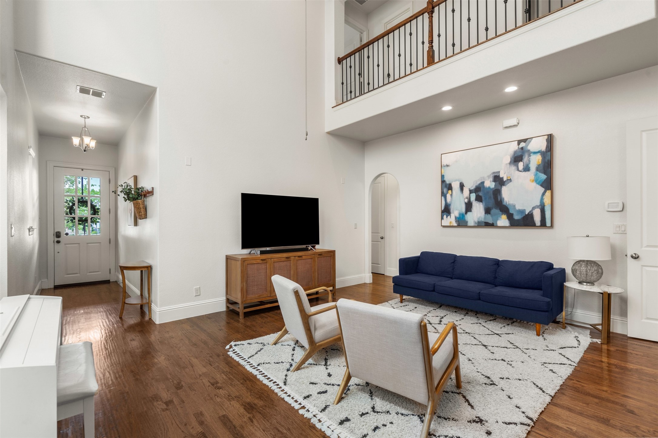 437 Travis Street