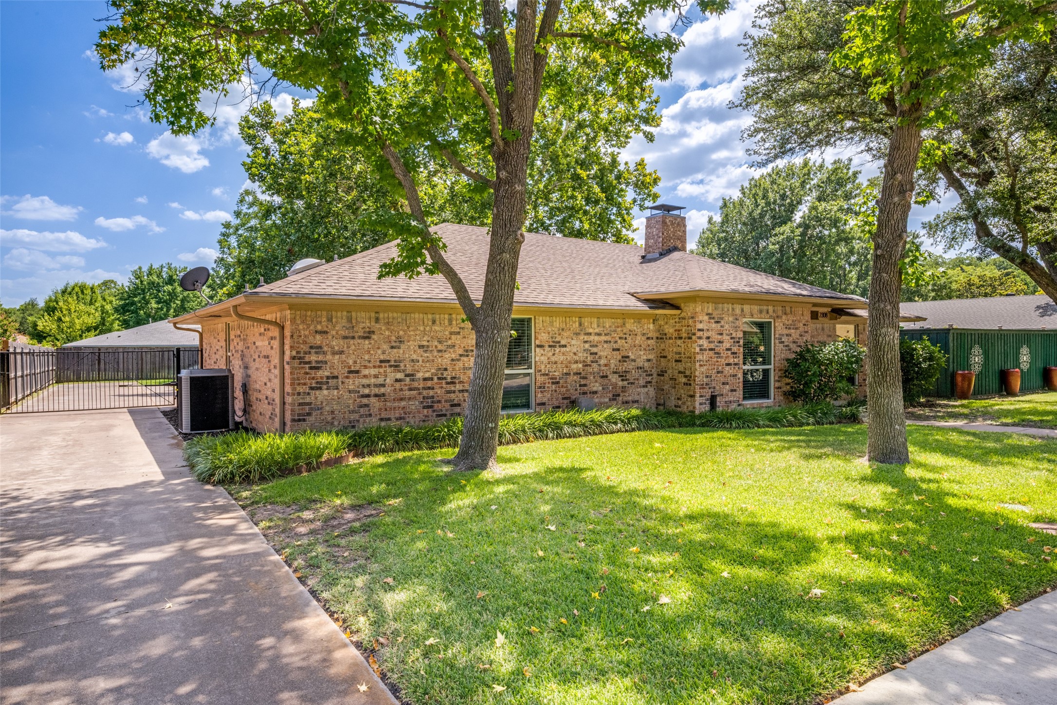 2308 E Windsor Drive