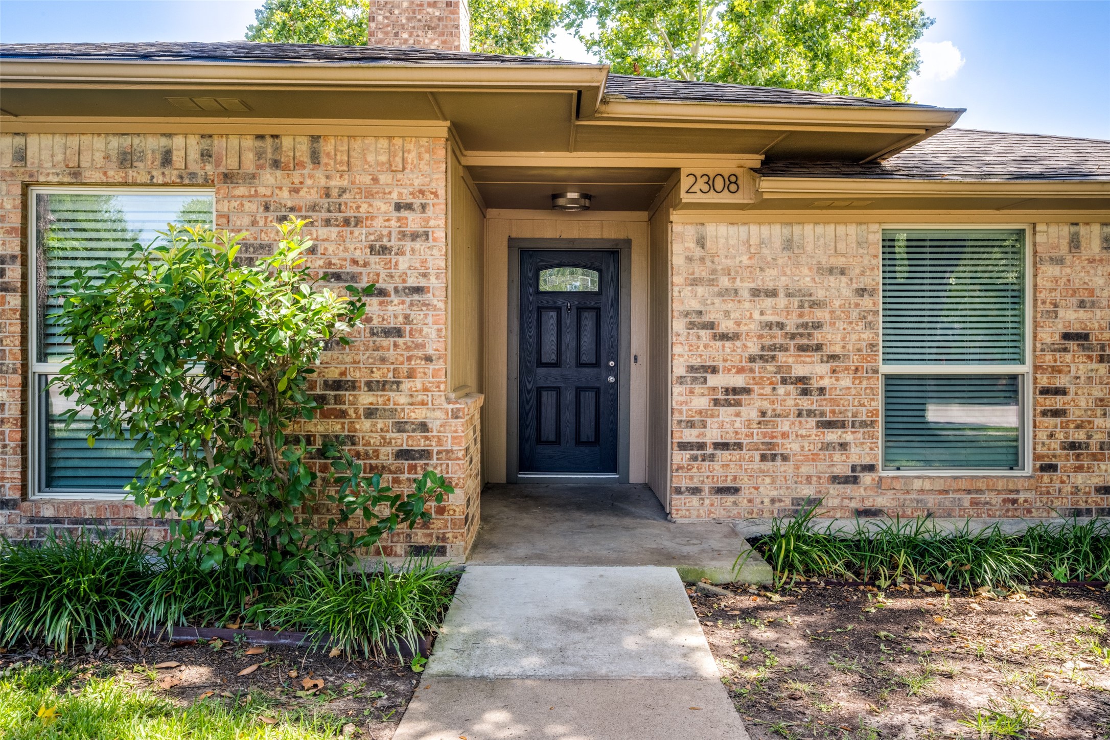 2308 E Windsor Drive