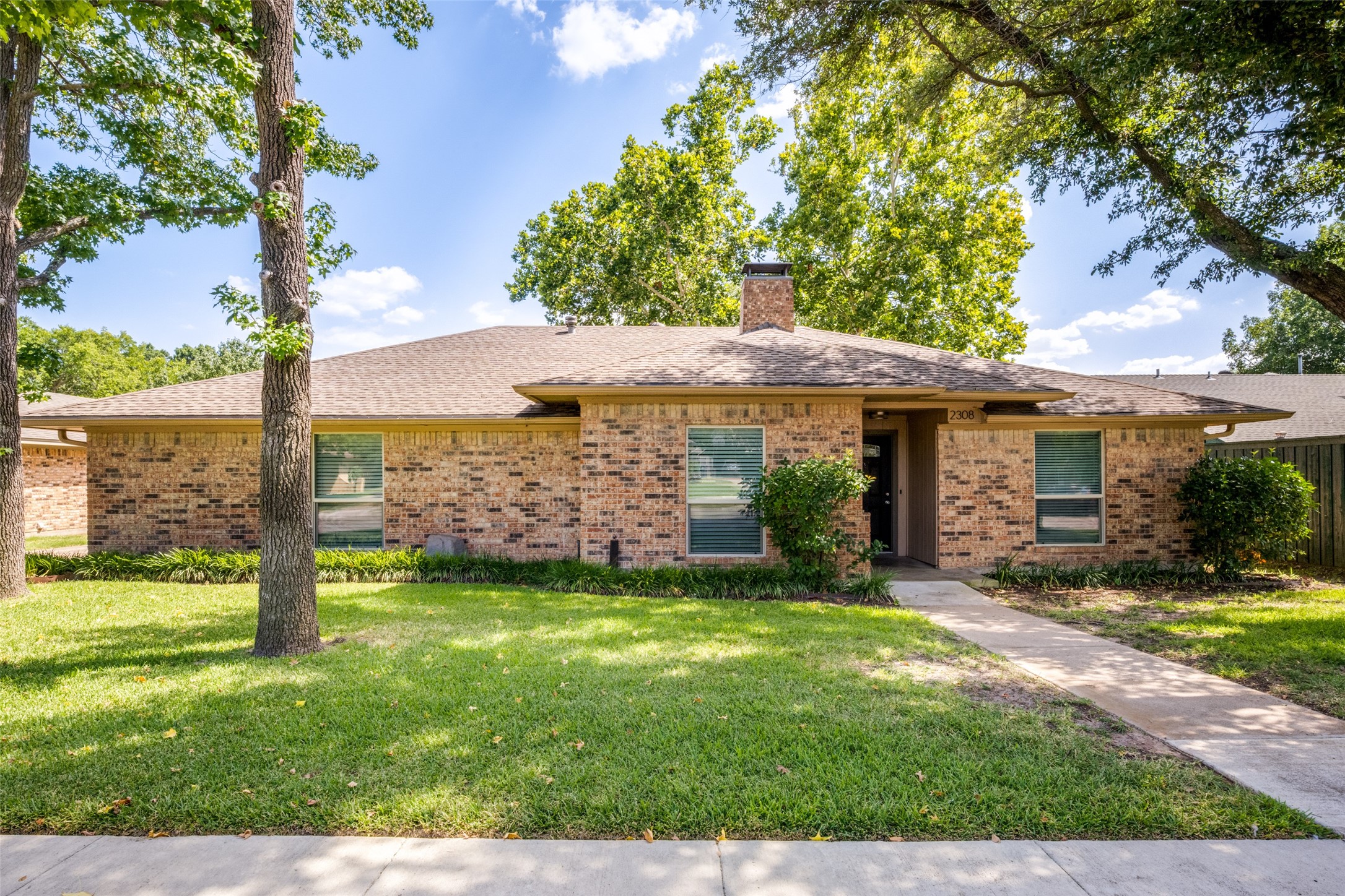 2308 E Windsor Drive