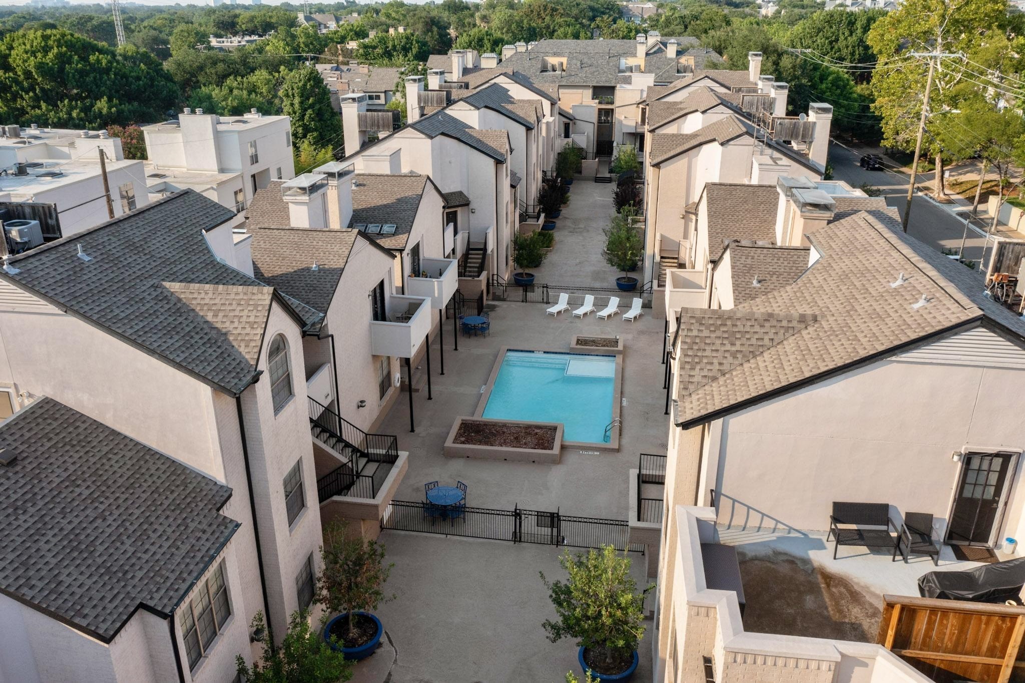 3901 Travis Street 113