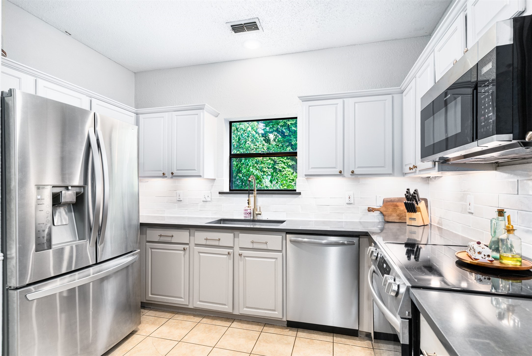 2533 Bear Haven Drive