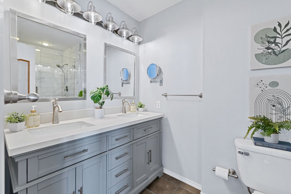 3927 High Summit Drive