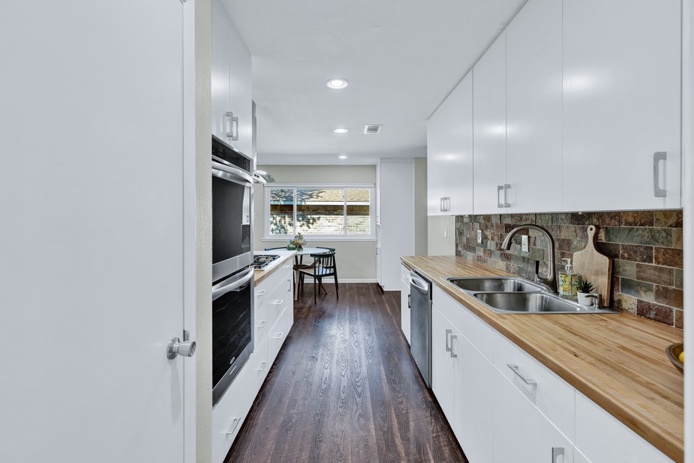 3927 High Summit Drive