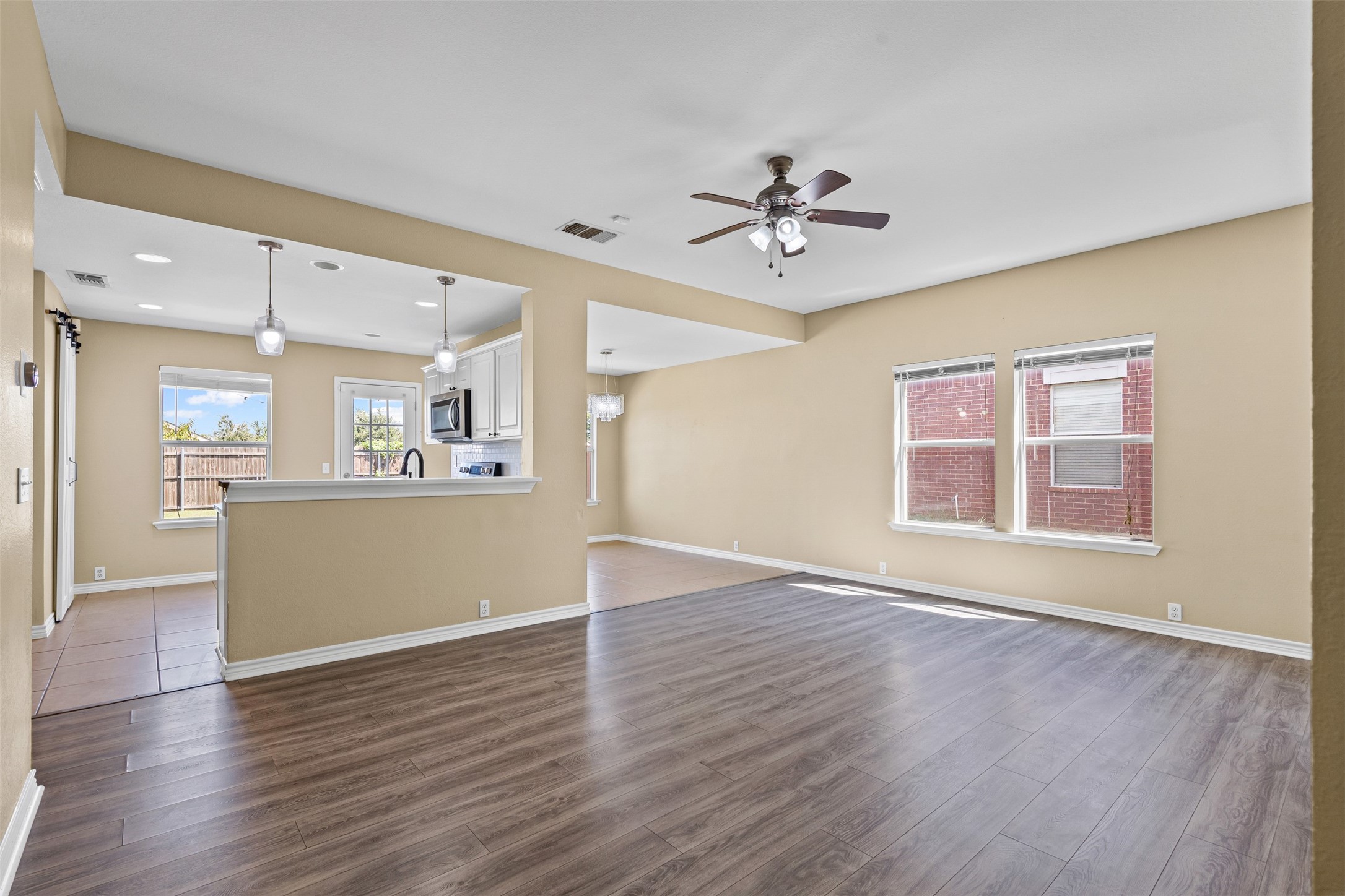 9113 Chisholm Trail