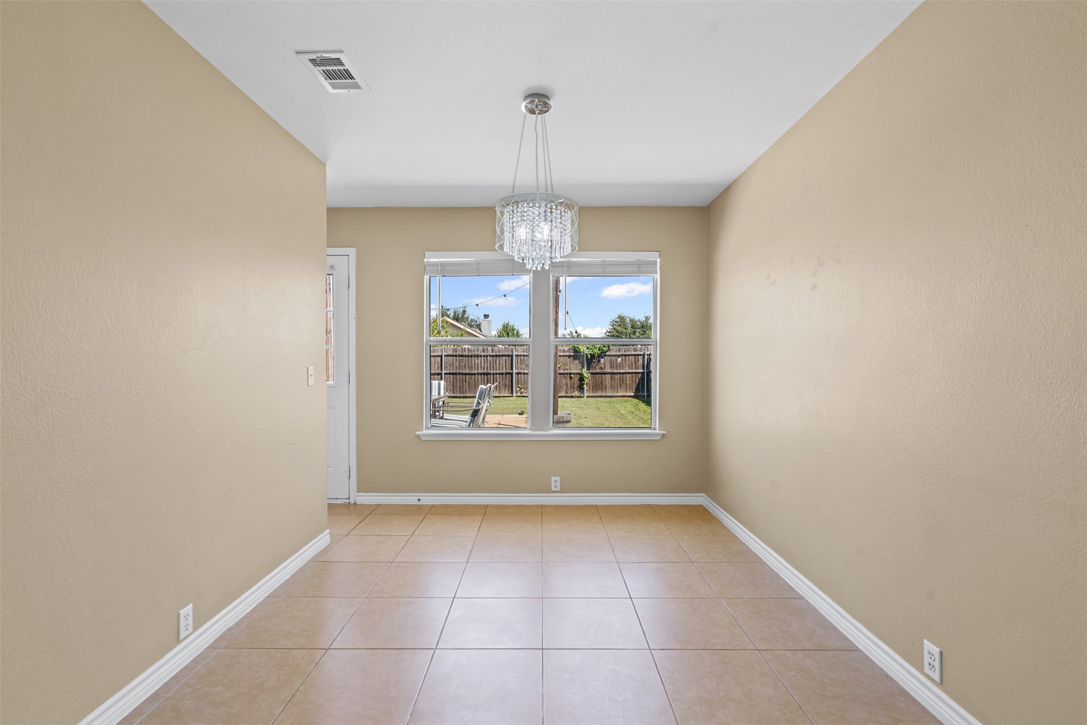 9113 Chisholm Trail