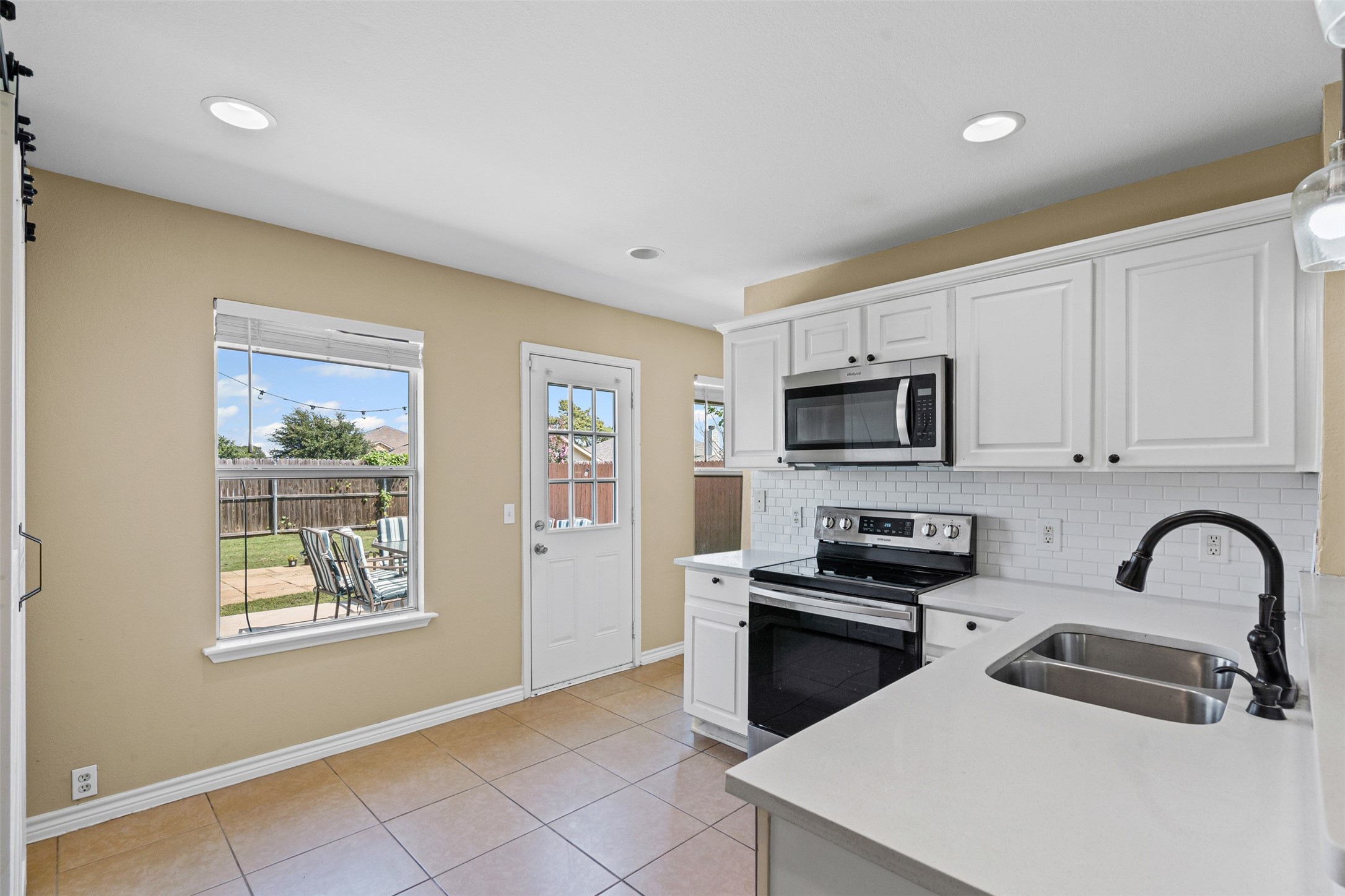 9113 Chisholm Trail