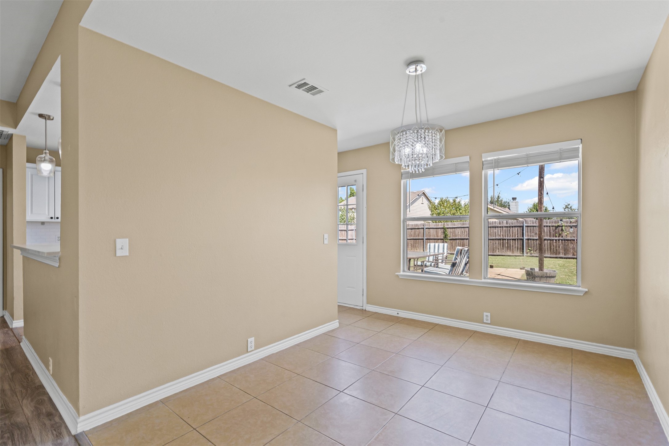 9113 Chisholm Trail